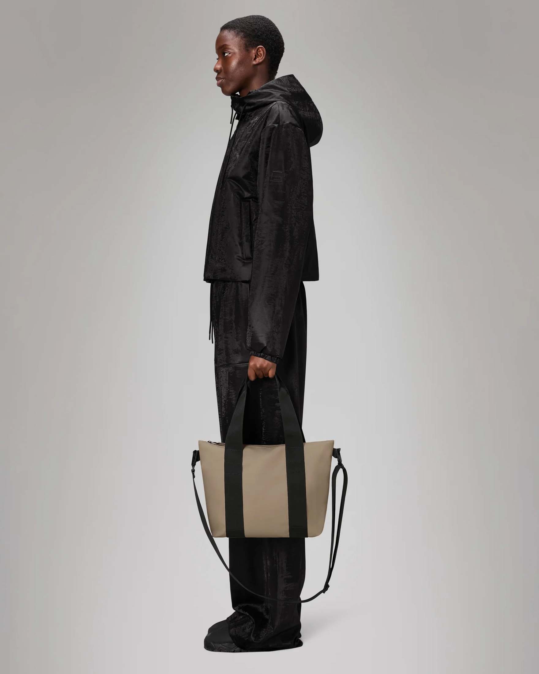 Tote Bag Micro Rains beige con manici a mano e tracolla più lunga rimovibile image