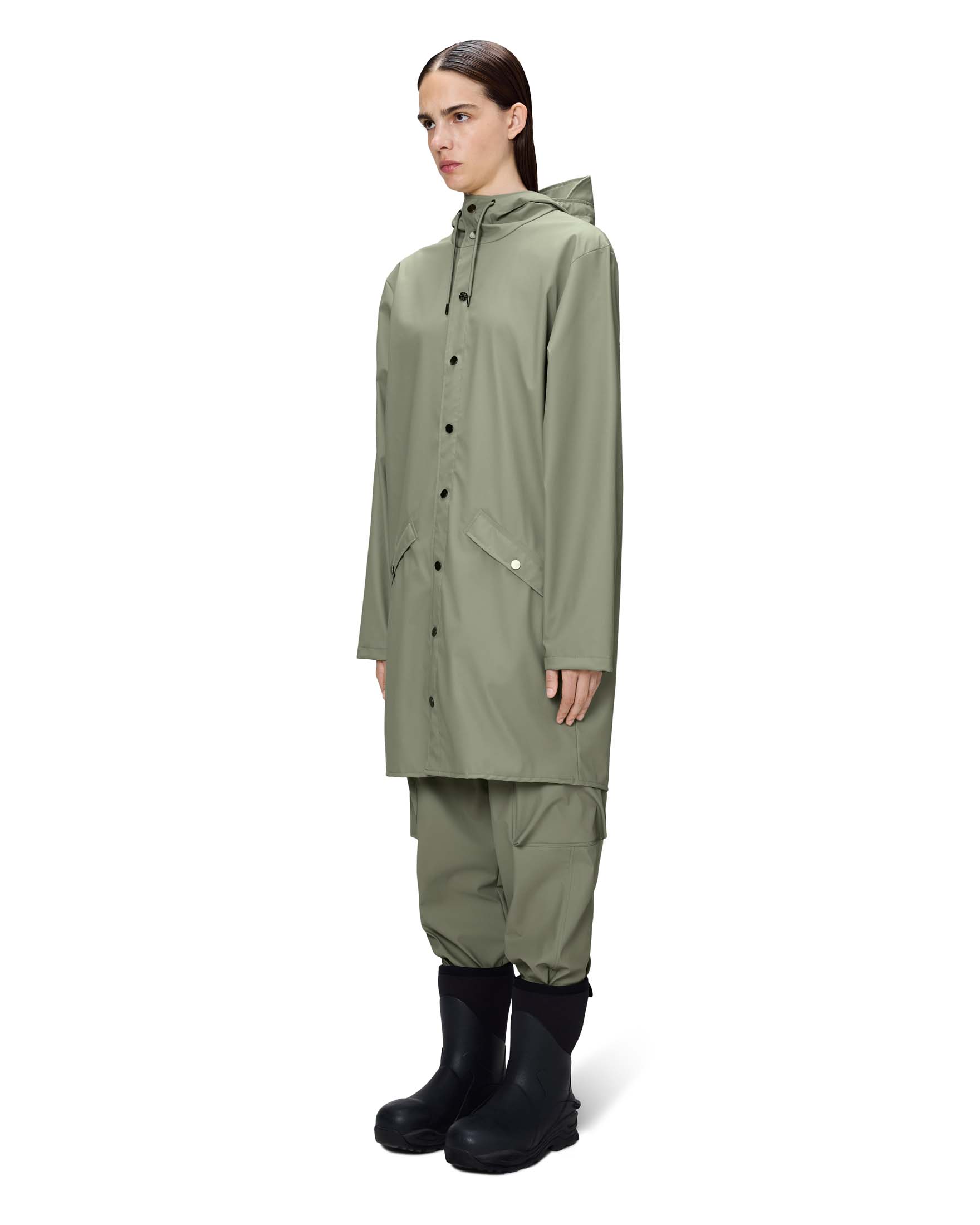Impermeabile Long Jacket Rains verde salvia con cappuccio dalla finitura metallica image