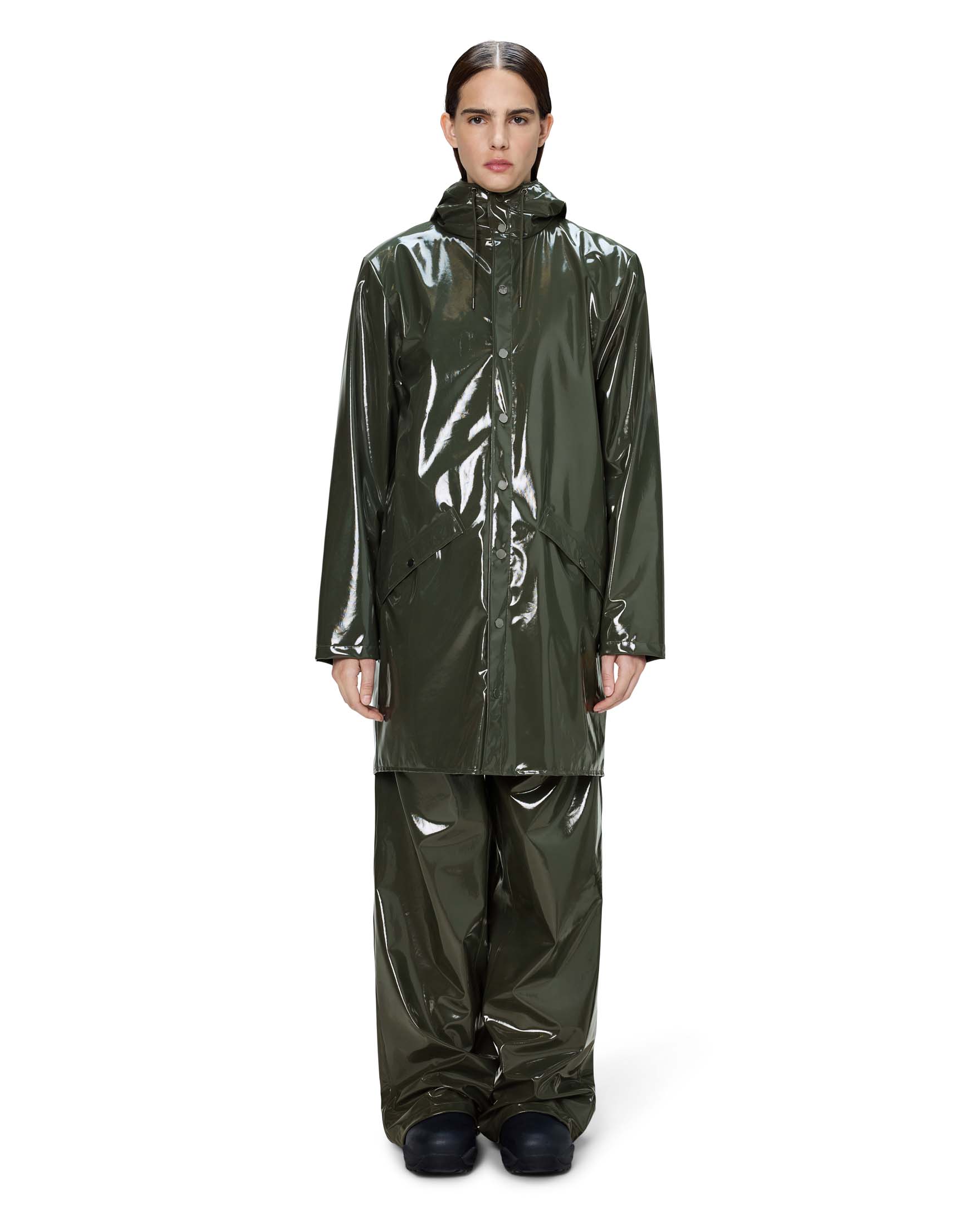 Rains — Impermeabile Long Jacket Rains verde militare effetto vernice con cappuccio dalla finitura metallica
