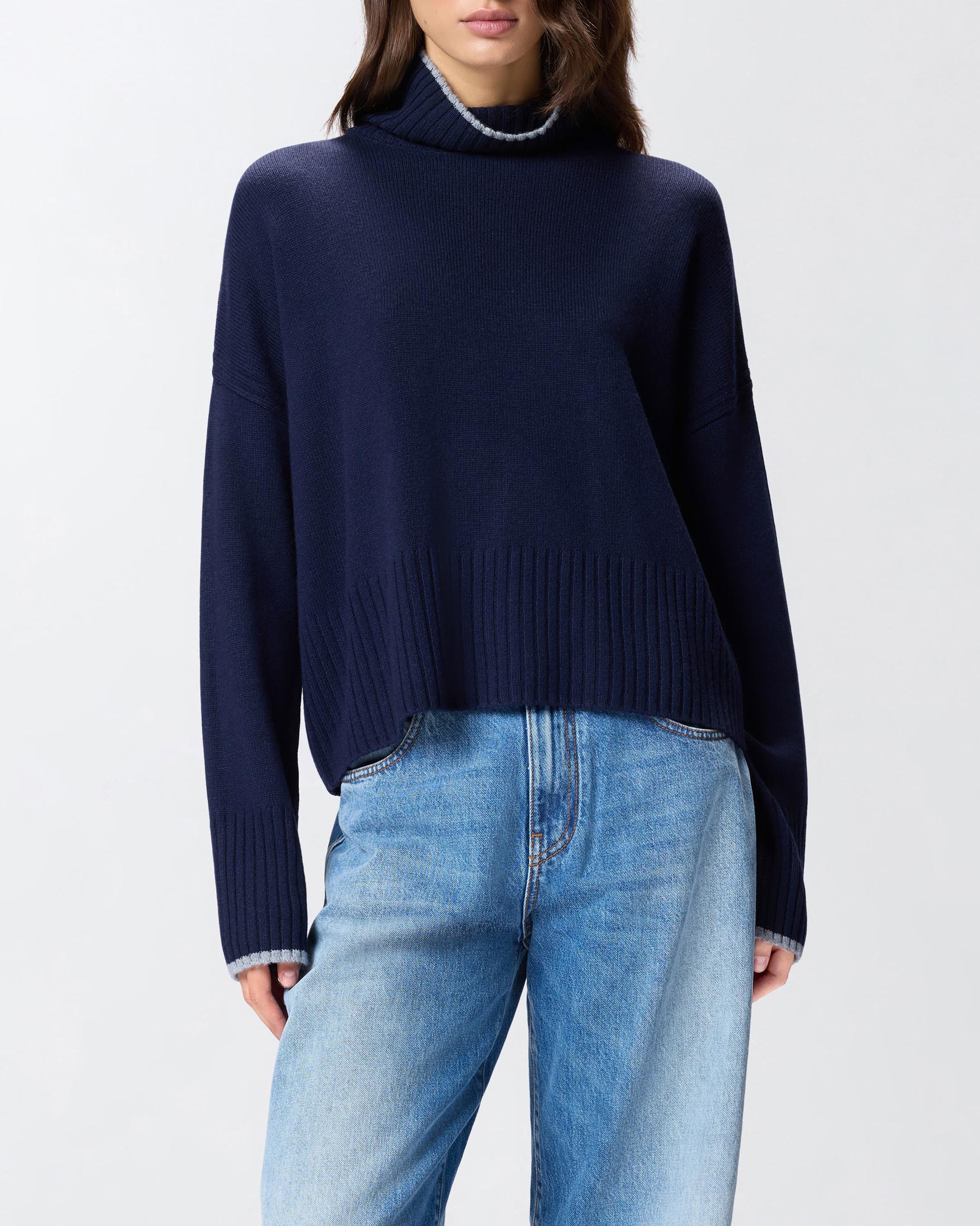 Dolcevita blu Pinko in misto lana merino e cashmere con profili grigi