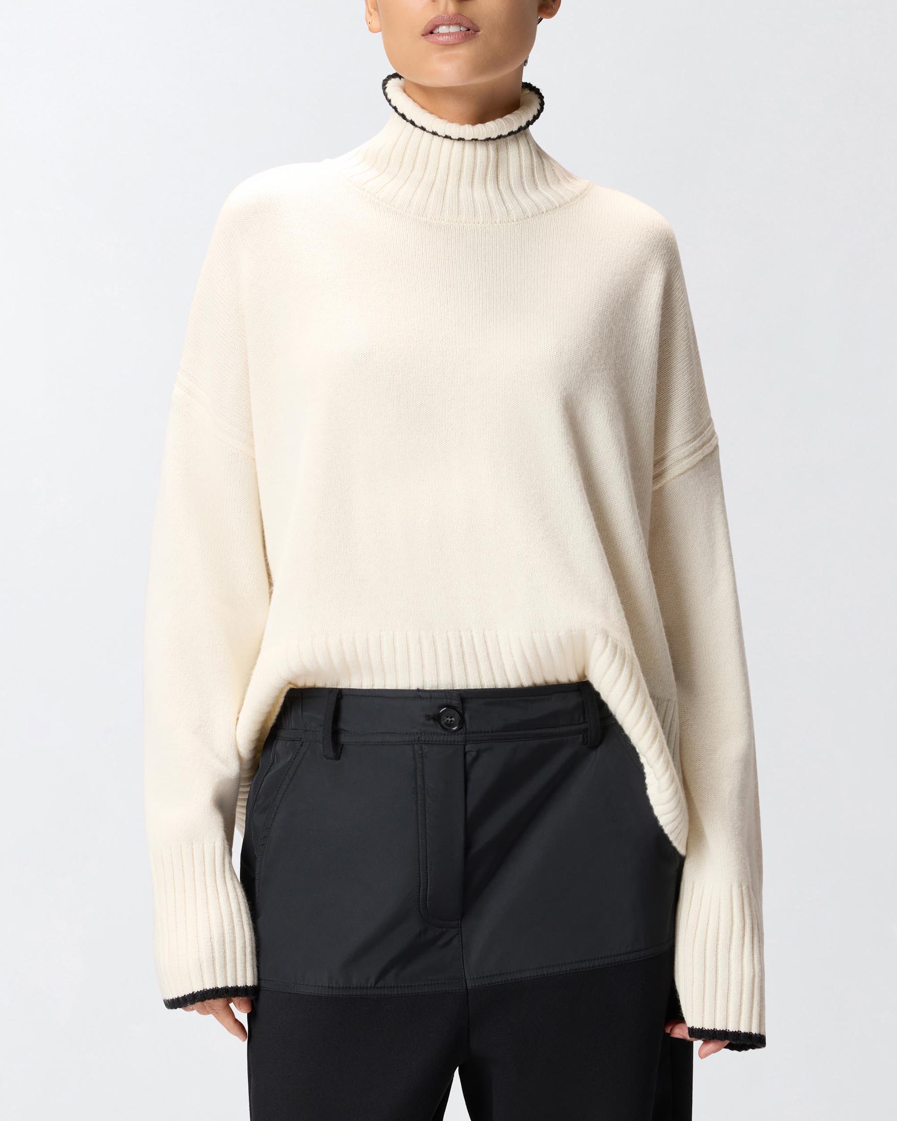 Dolcevita color panna Pinko in misto lana merino e cashmere con profili neri