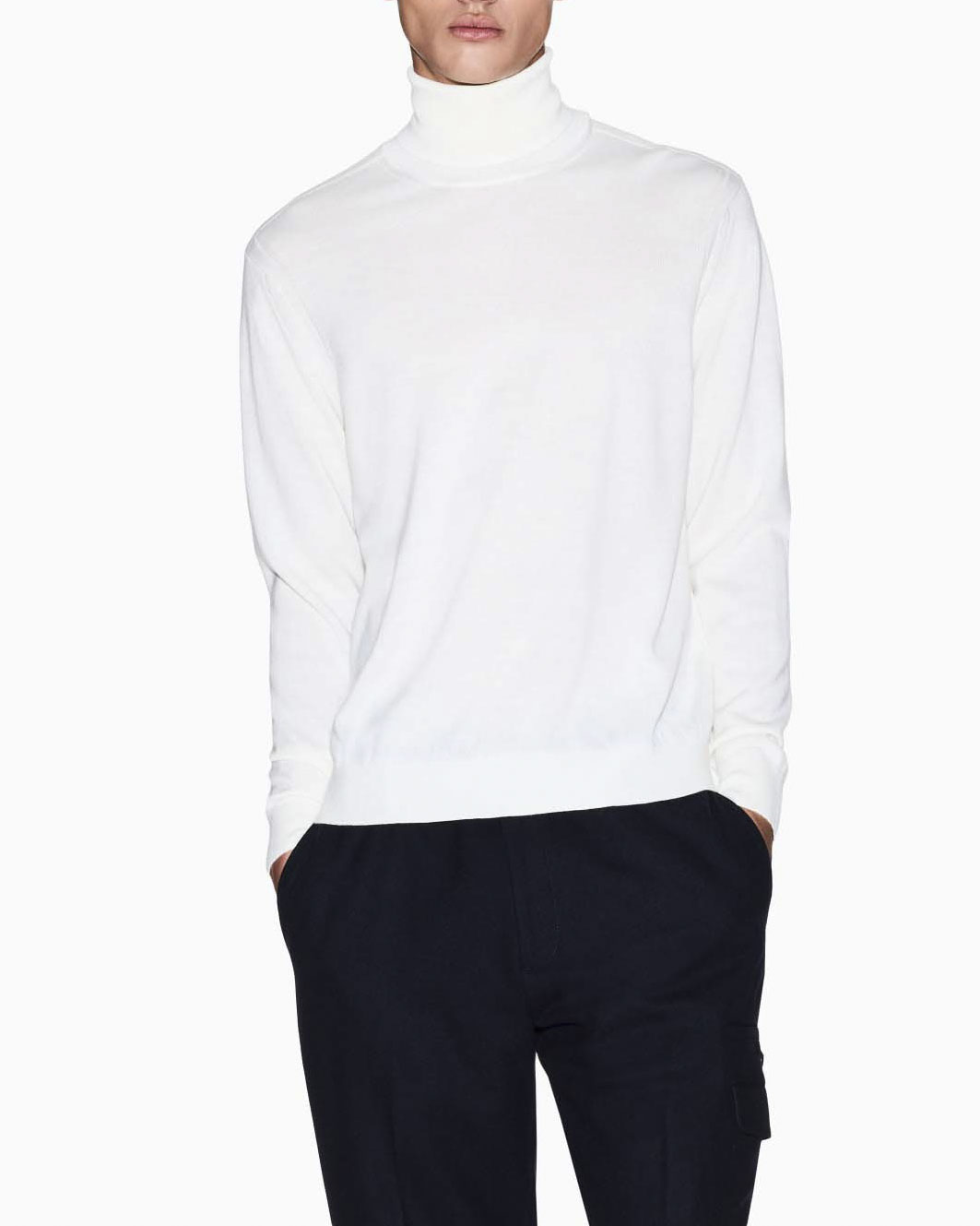 Dolcevita Armani Exchange bianco in misto lana con patch logo ricamato sul retro