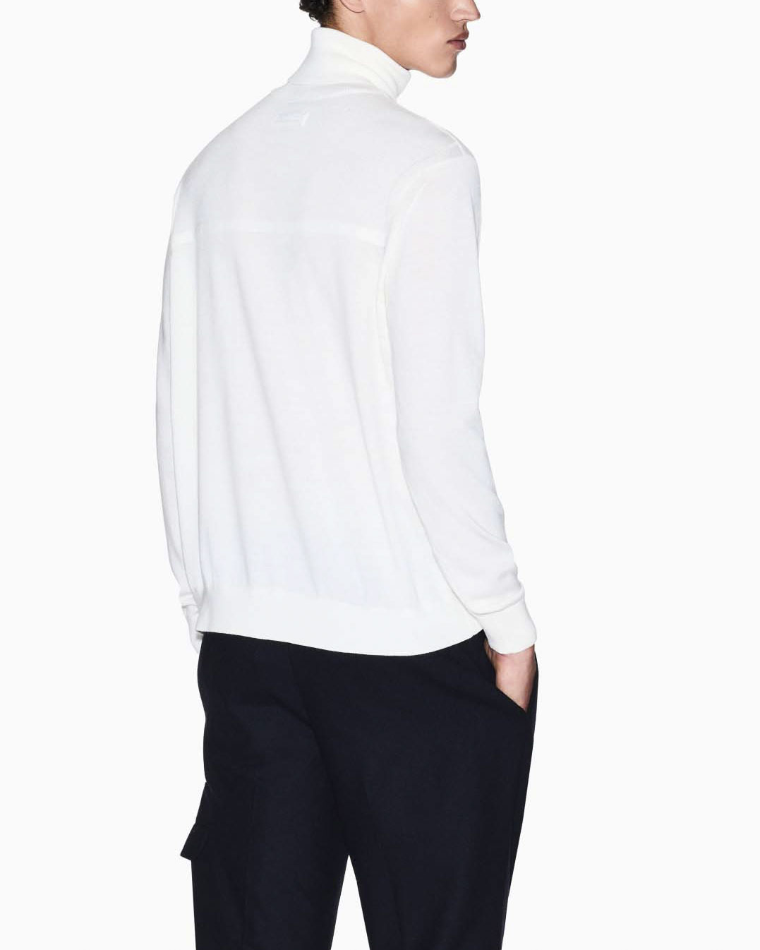 Dolcevita Armani Exchange bianco in misto lana con patch logo ricamato sul retro image