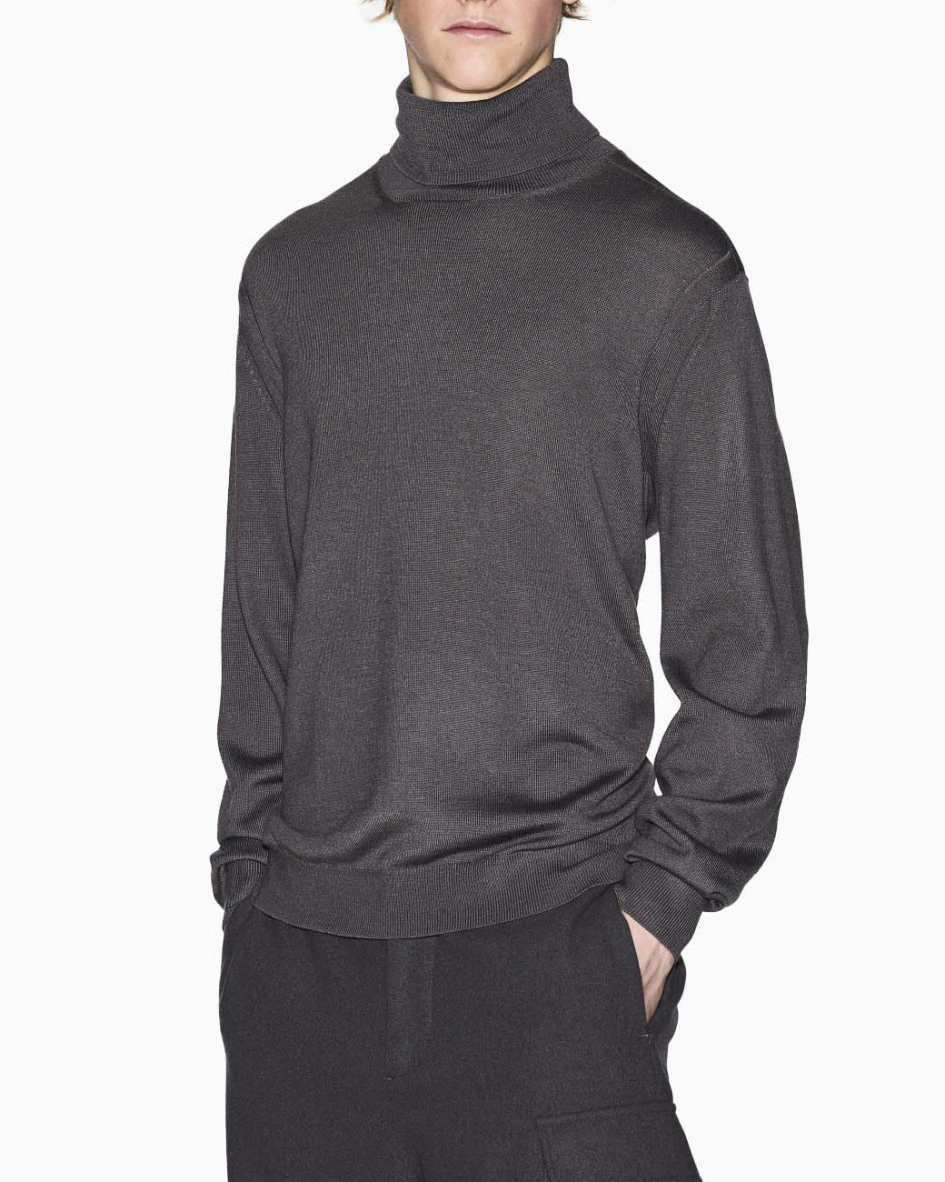 Dolcevita Armani Exchange fango in misto lana con patch logo ricamato sul retro