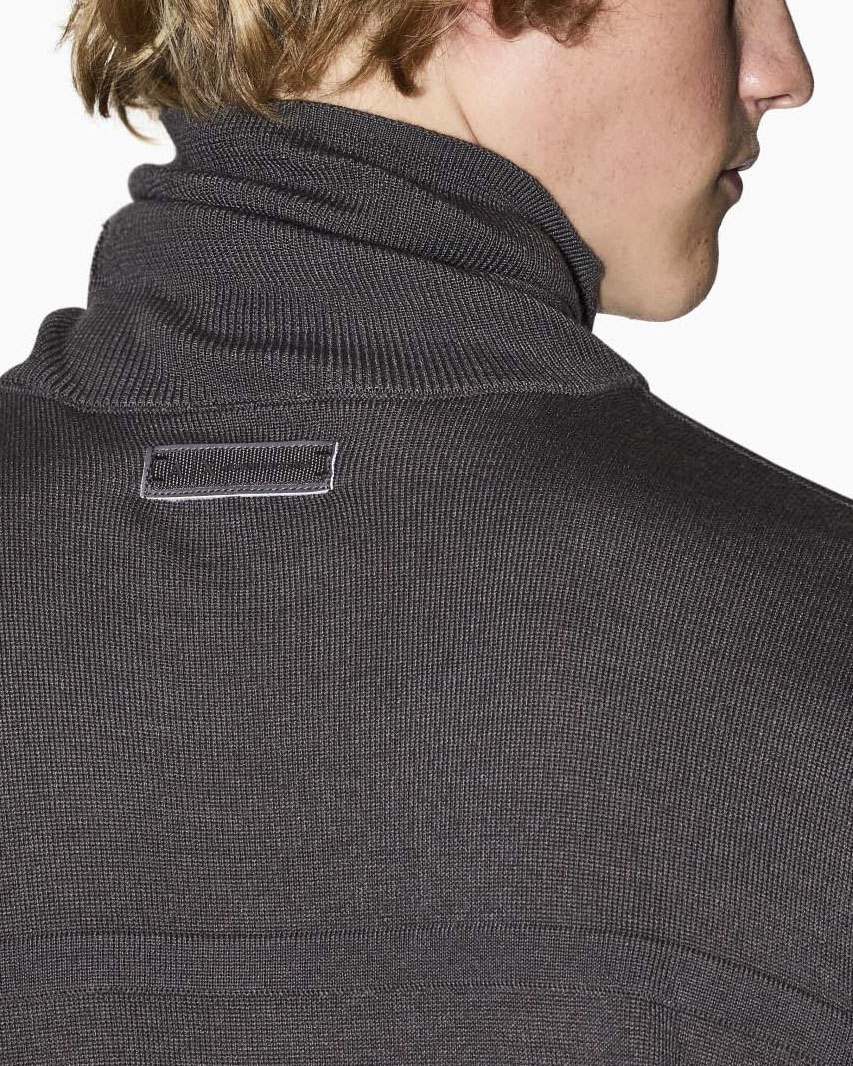 Dolcevita Armani Exchange fango in misto lana con patch logo ricamato sul retro