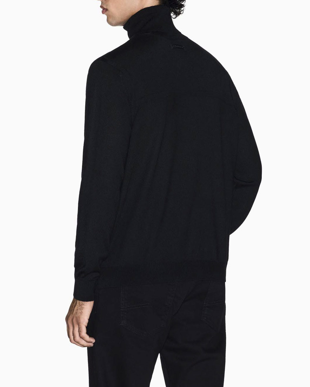 Dolcevita Armani Exchange nero in misto lana con patch logo ricamato sul retro image