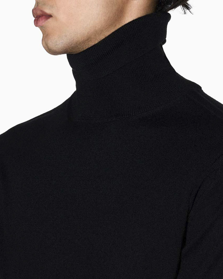 Dolcevita Armani Exchange nero in misto lana con patch logo ricamato sul retro