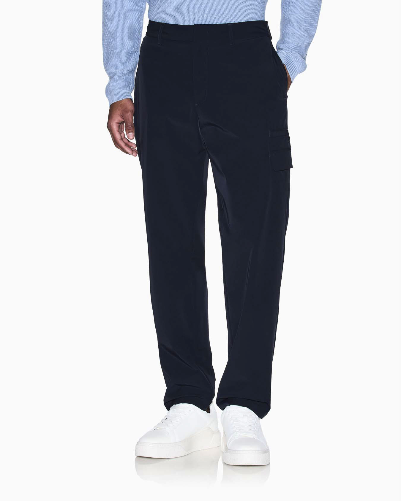 Pantaloni cargo Armani Exchange blu in tessuto tecnico elasticizzato image