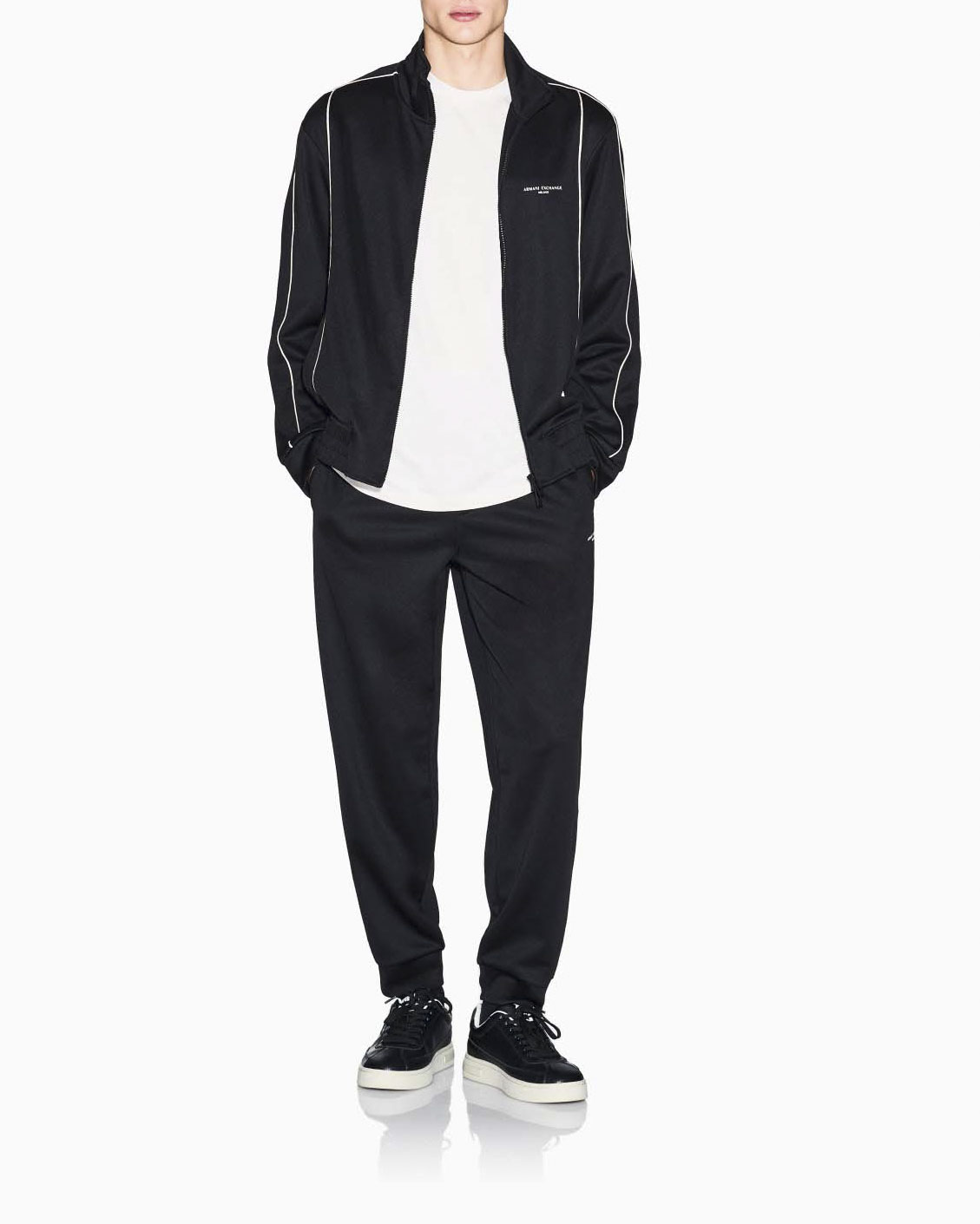 Pantaloni Armani Exchange neri in misto cotone con logo stampato e profili a contrasto