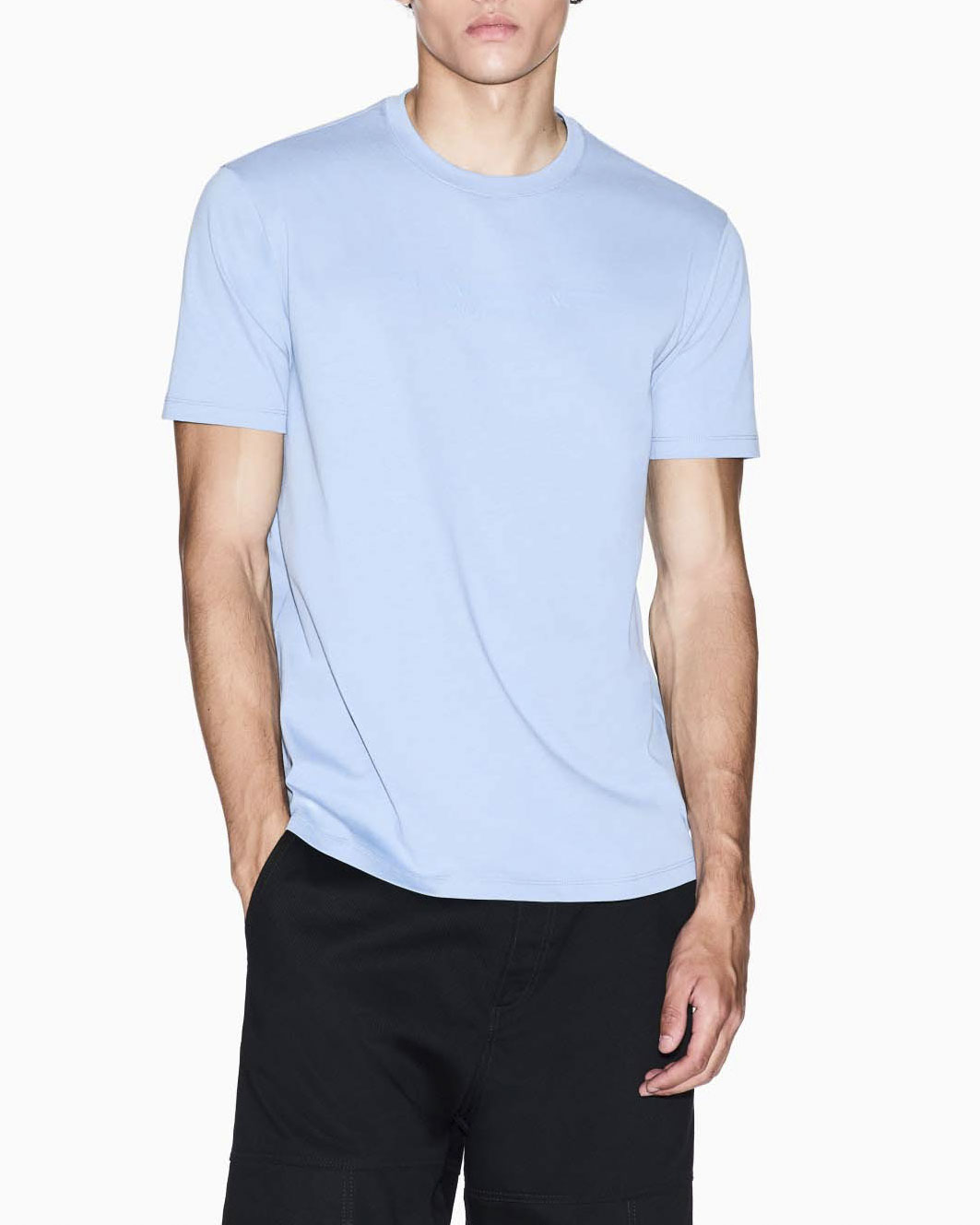 T-shirt Armani Exchange azzurra in cotone con logo ricamato tono su tono