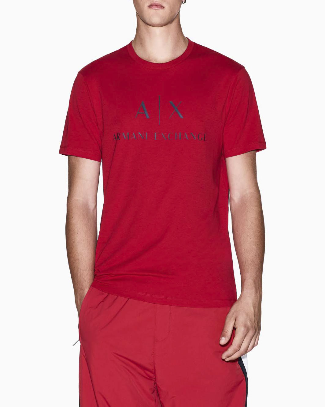 T-shirt Armani Exchane rossa in cotone con logo AX stampato in contrasto sul petto