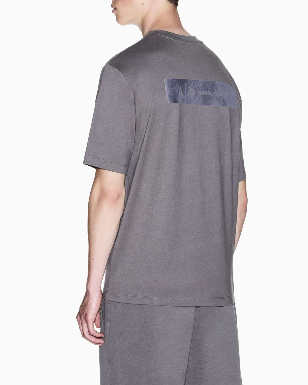 T-shirt Armani Exchange fango in cotone con patch logo piccolo sul petto e maxi sul retro image