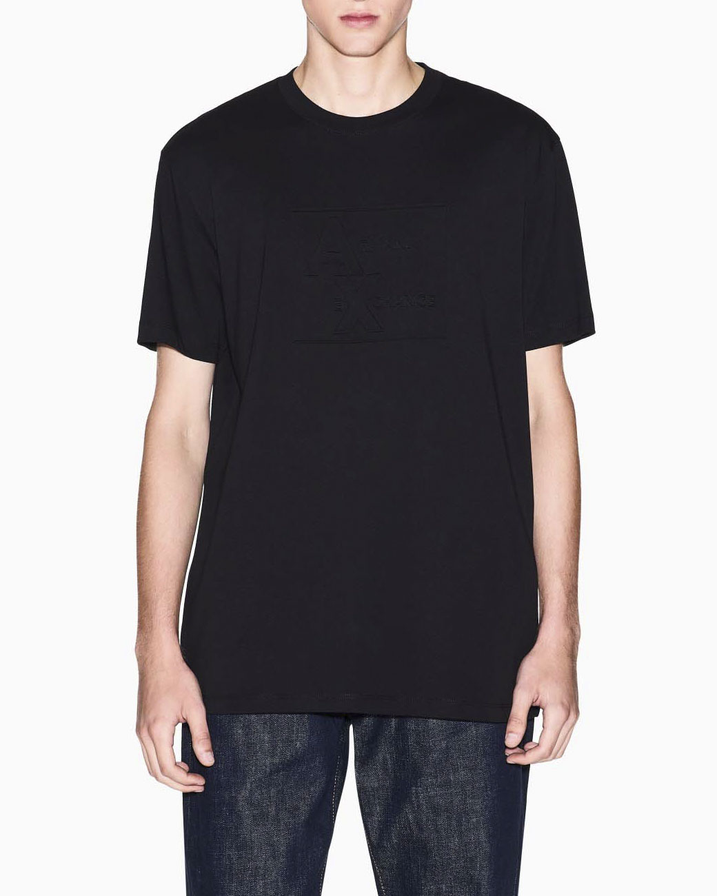 T-shirt Armani Exchange nera in cotone con logo ricamato tono su tono