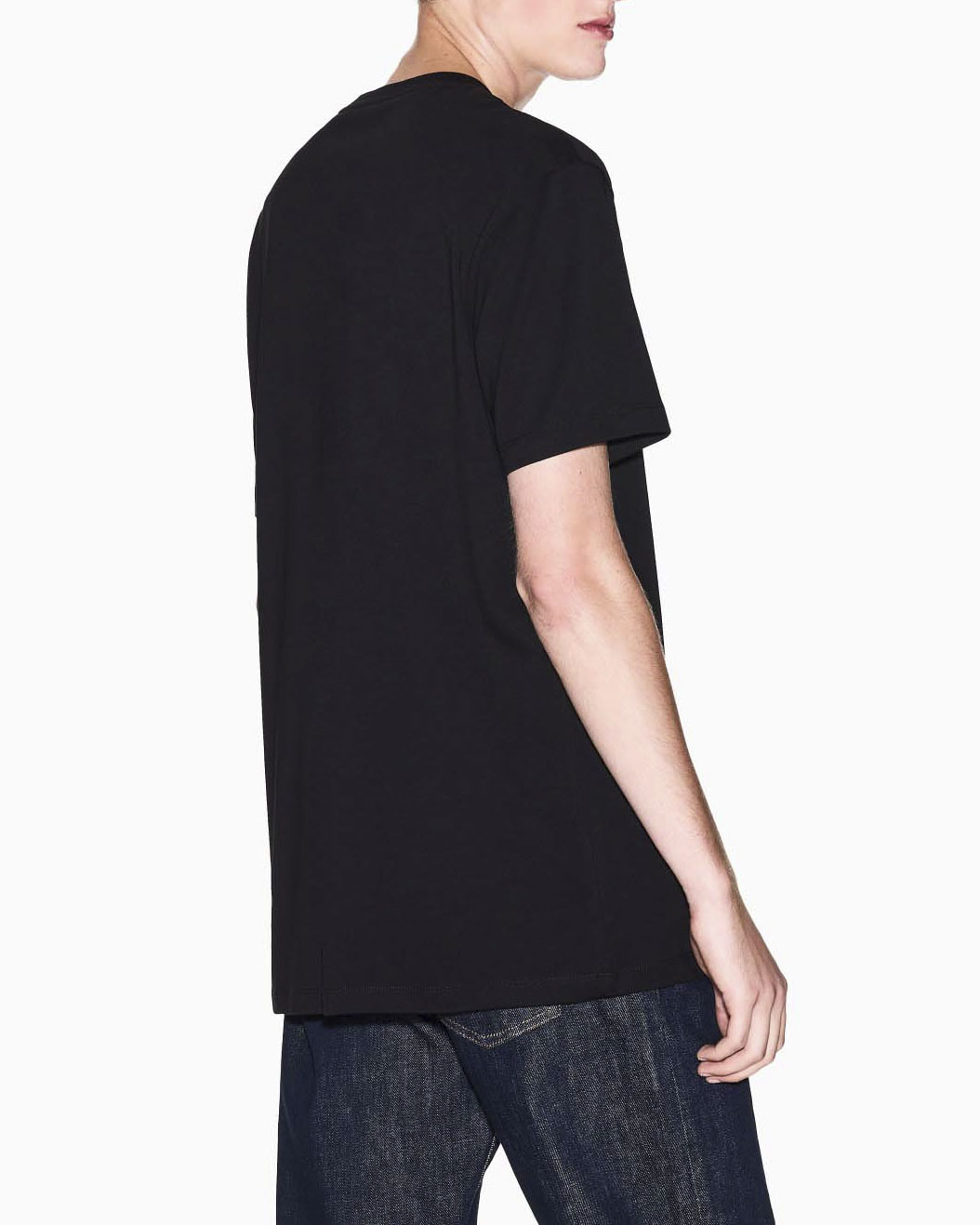 T-shirt Armani Exchange nera in cotone con logo ricamato tono su tono image