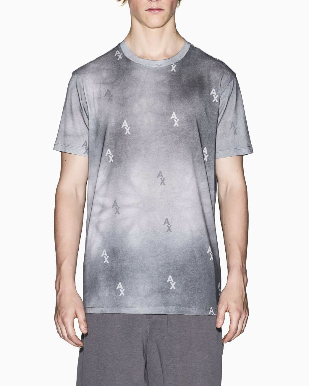 T-shirt tie dye Armani Exchange fango in cotone con ricamo logo AX all over