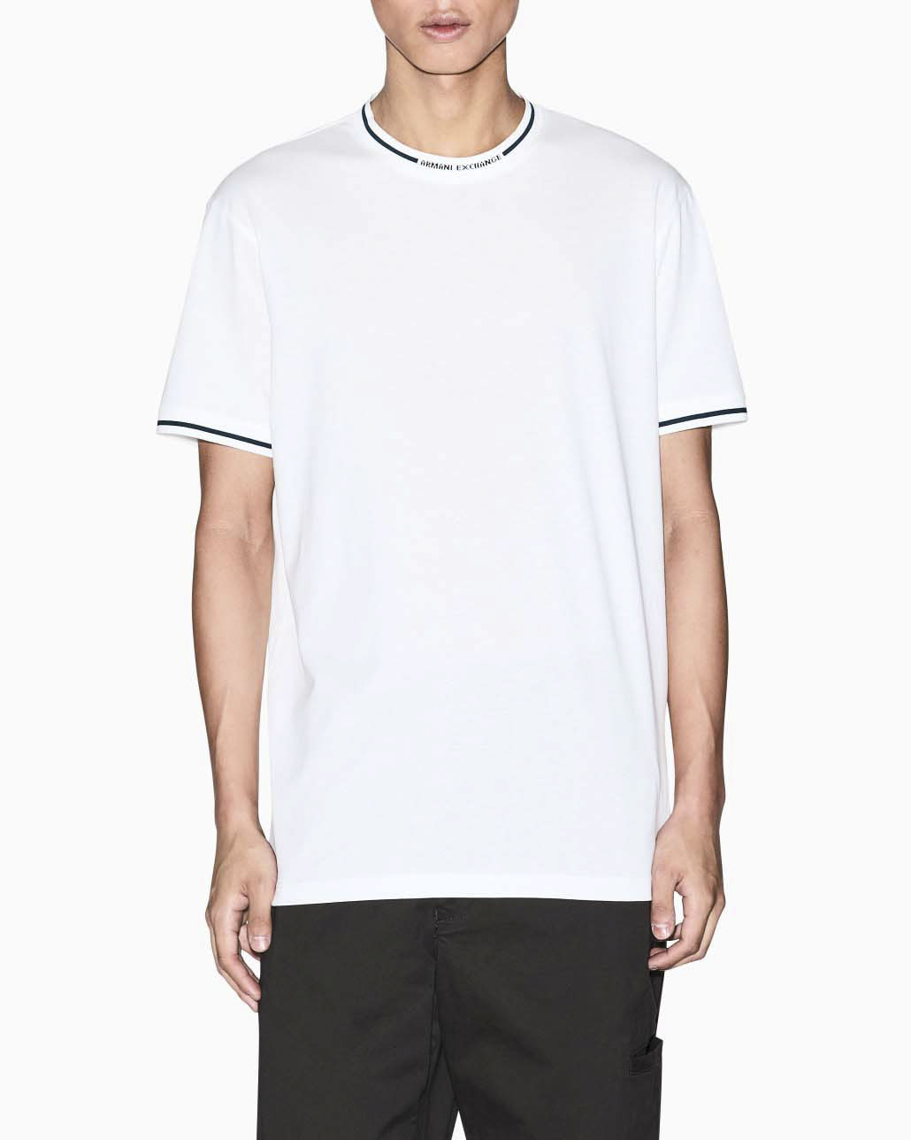 T-shirt Exchange bianca in cotone con bordino a contrasto su collo e maniche