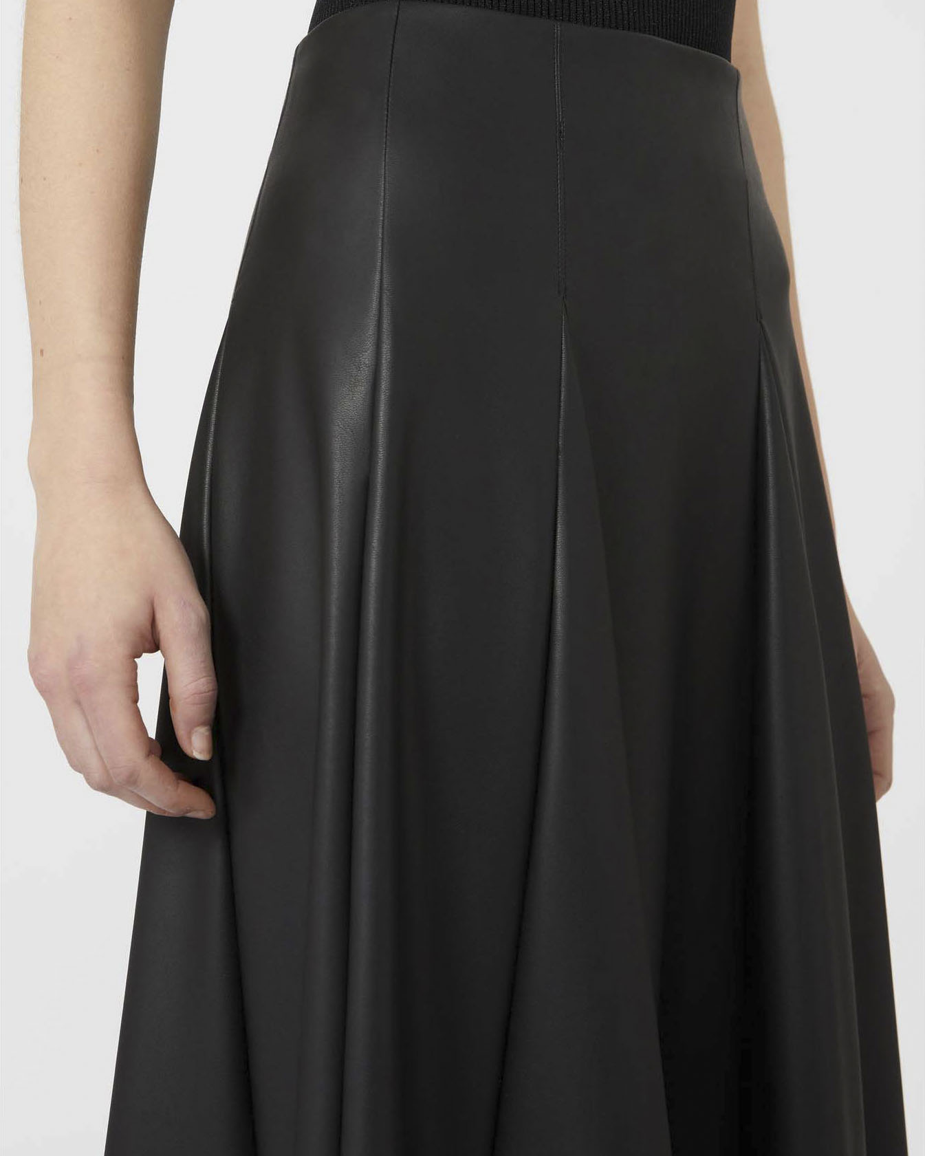 Gonna midi nera MM Max Mara in similpelle a ruota image