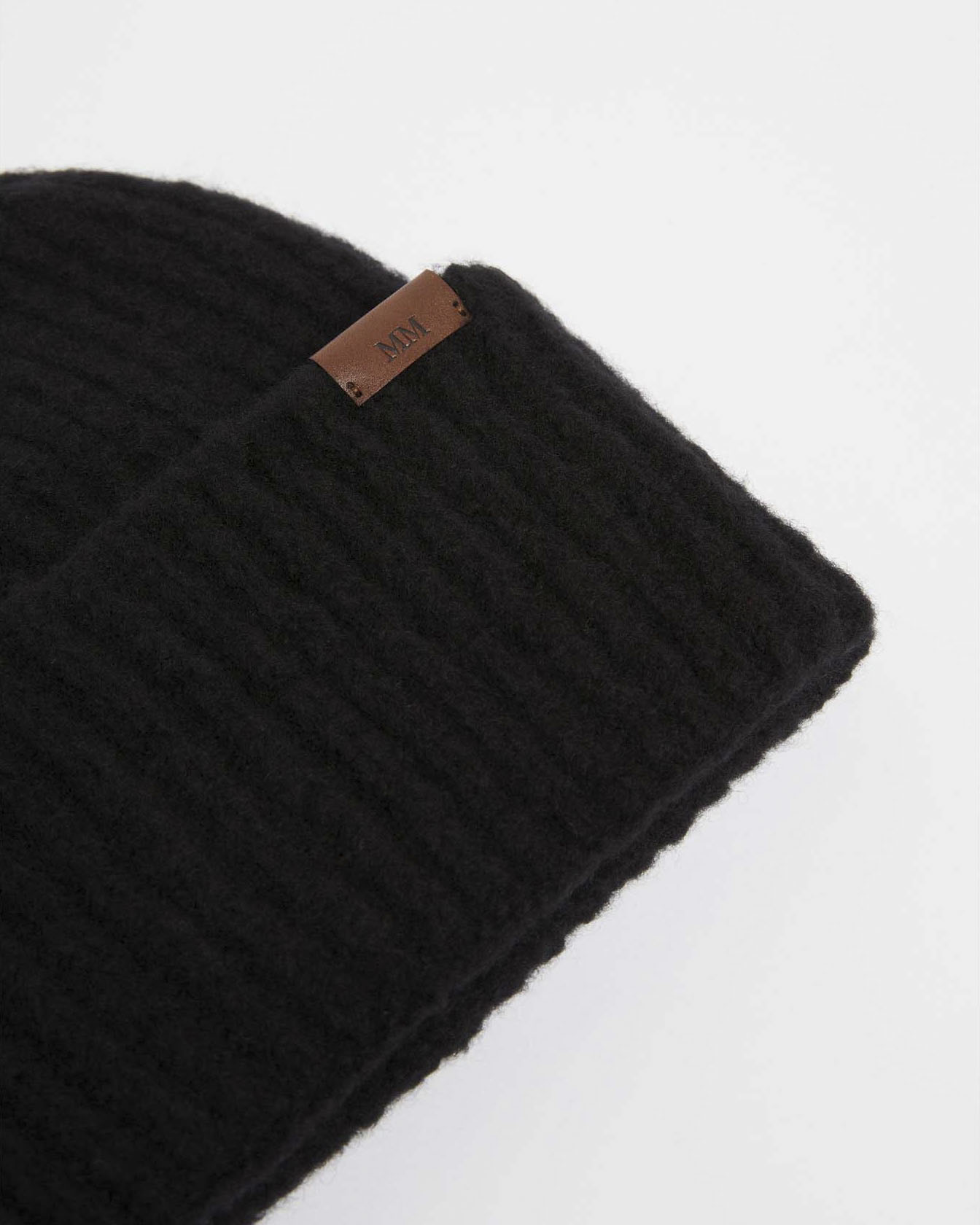 Berretto nero in misto lana MM Max Mara con flag logo in similpelle image