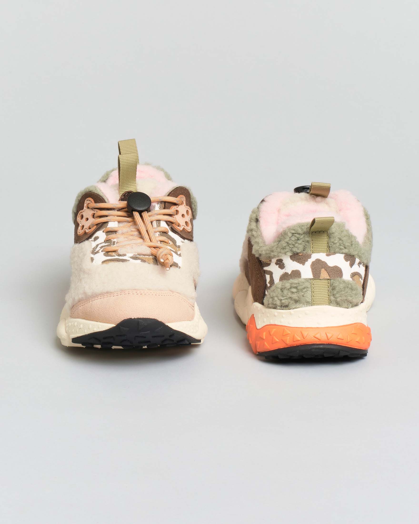 Sneakers Flower Mountain Yamano 3 in ecopelle effetto orsetto sui colori naturali