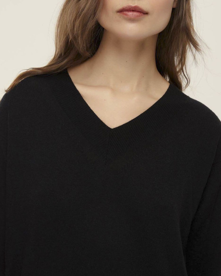 Maglia cropped nera Emme Marella in misto lana e cashmere con scollo a V image