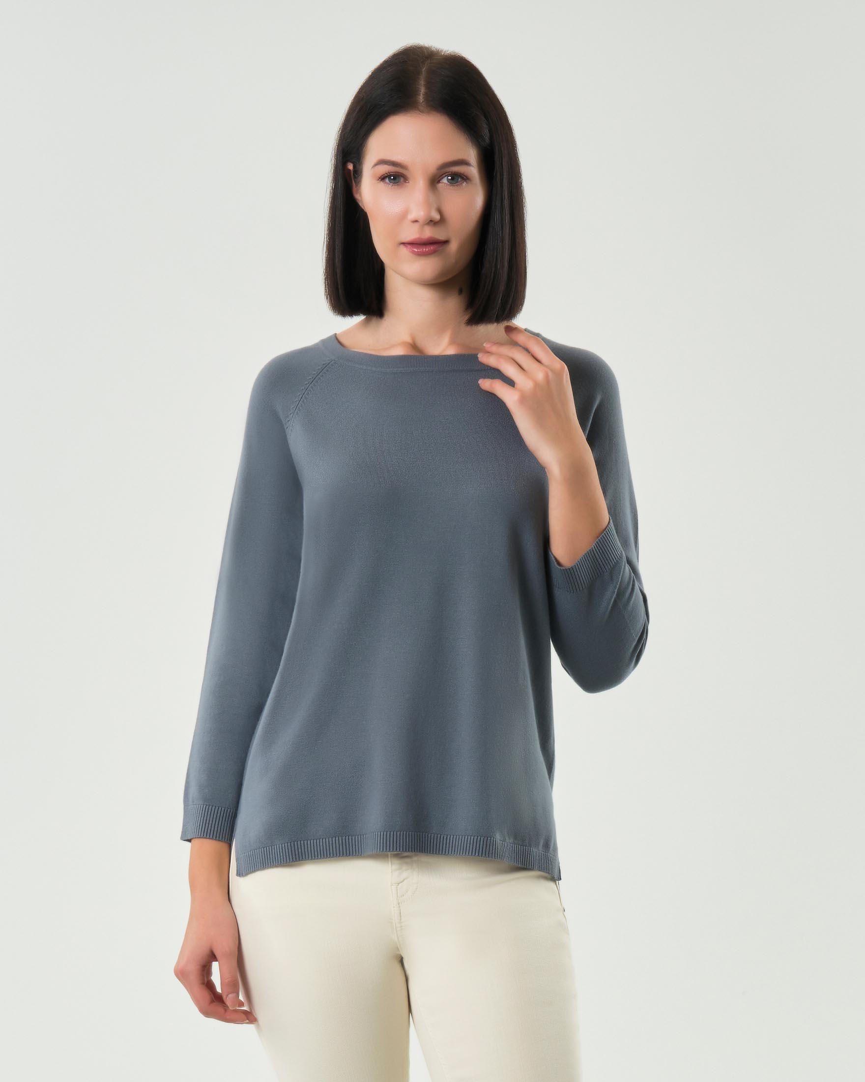 Maglia girocollo azzurra Emme Marella a righe bianche in misto viscosa con spacchi laterali