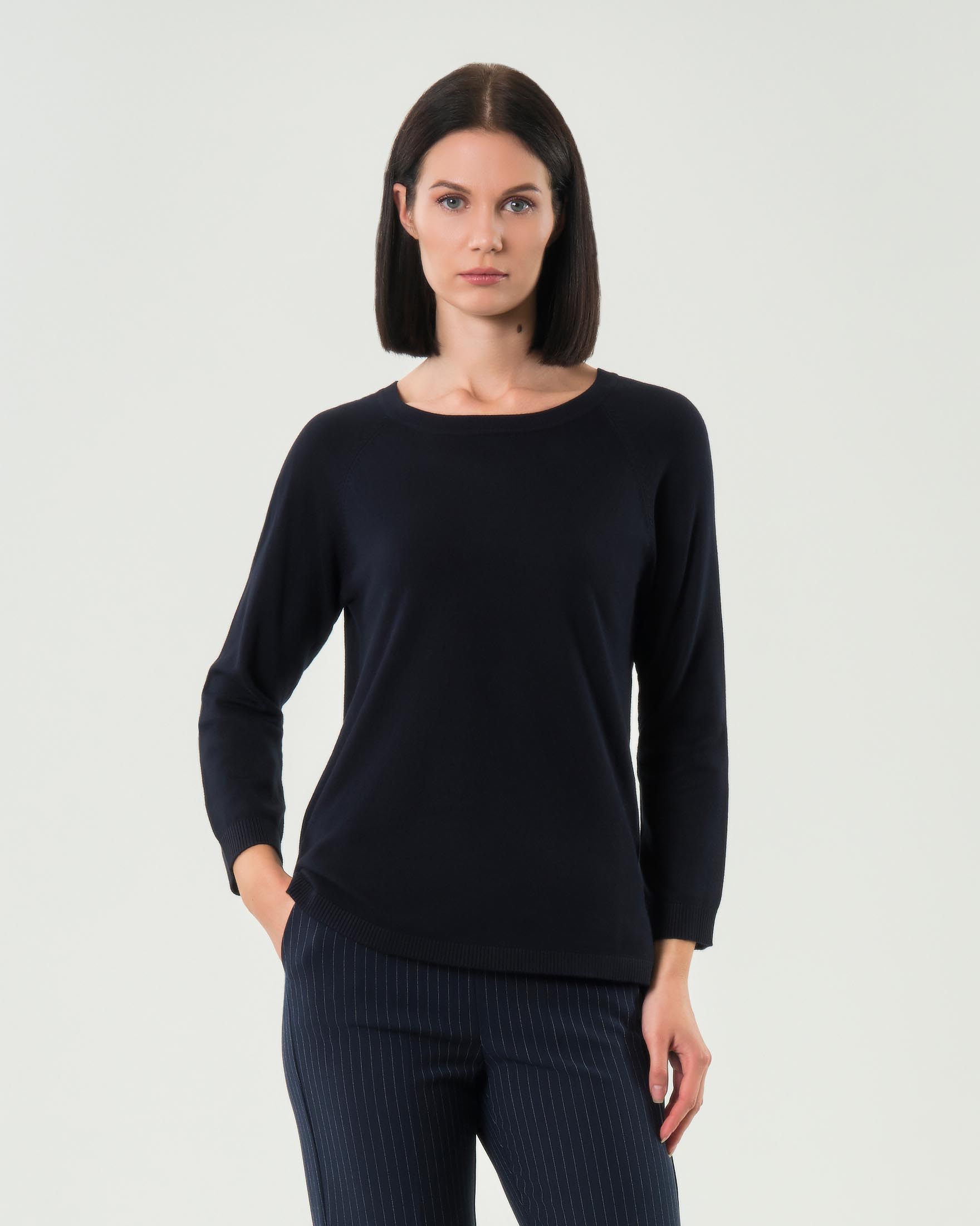 Maglia girocollo blu Emme Marella a righe bianche in misto viscosa con spacchi laterali