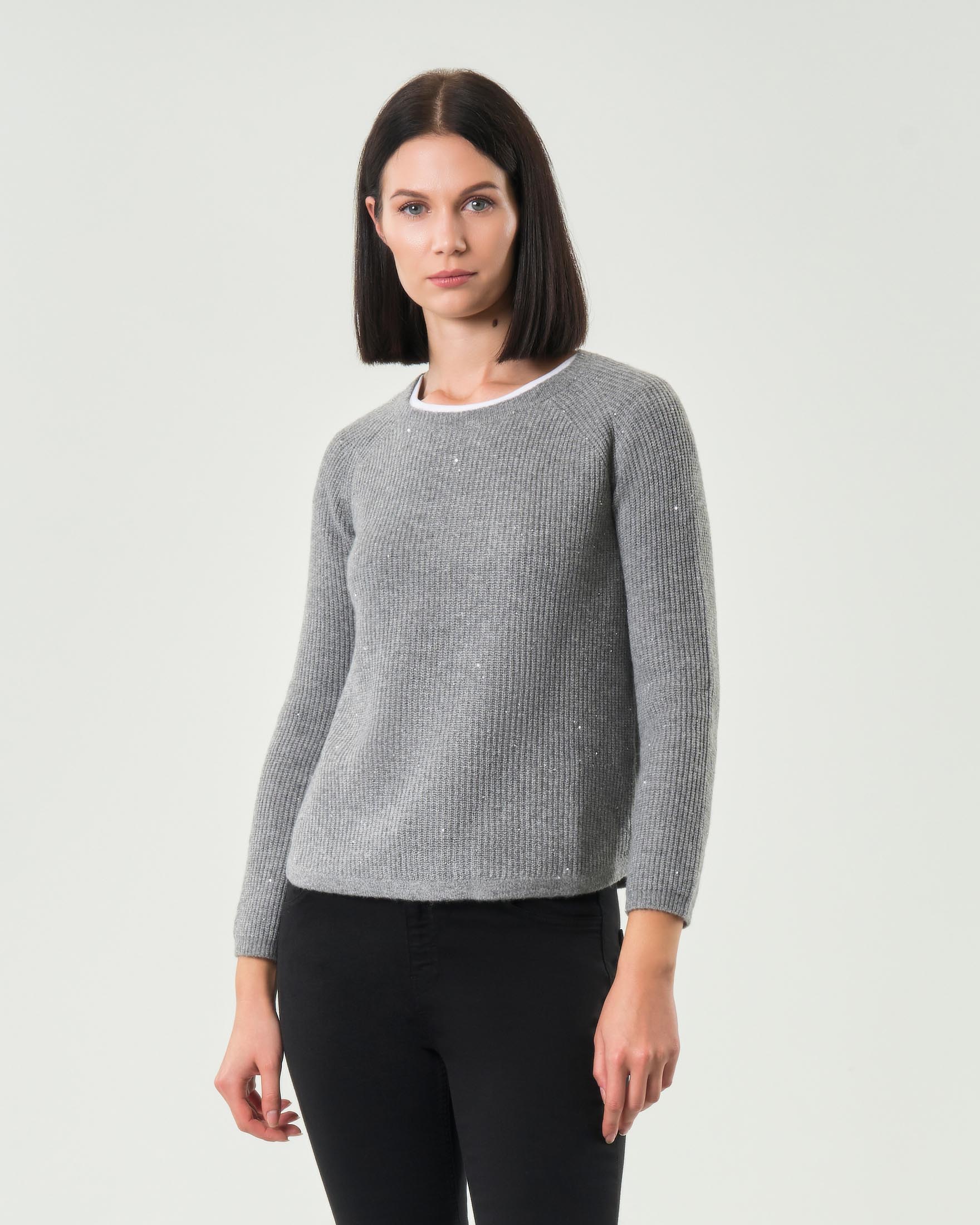 Maglia grigia Emme Marella lavorata a punto pannocchia con maniche raglan e micro paillettes all over