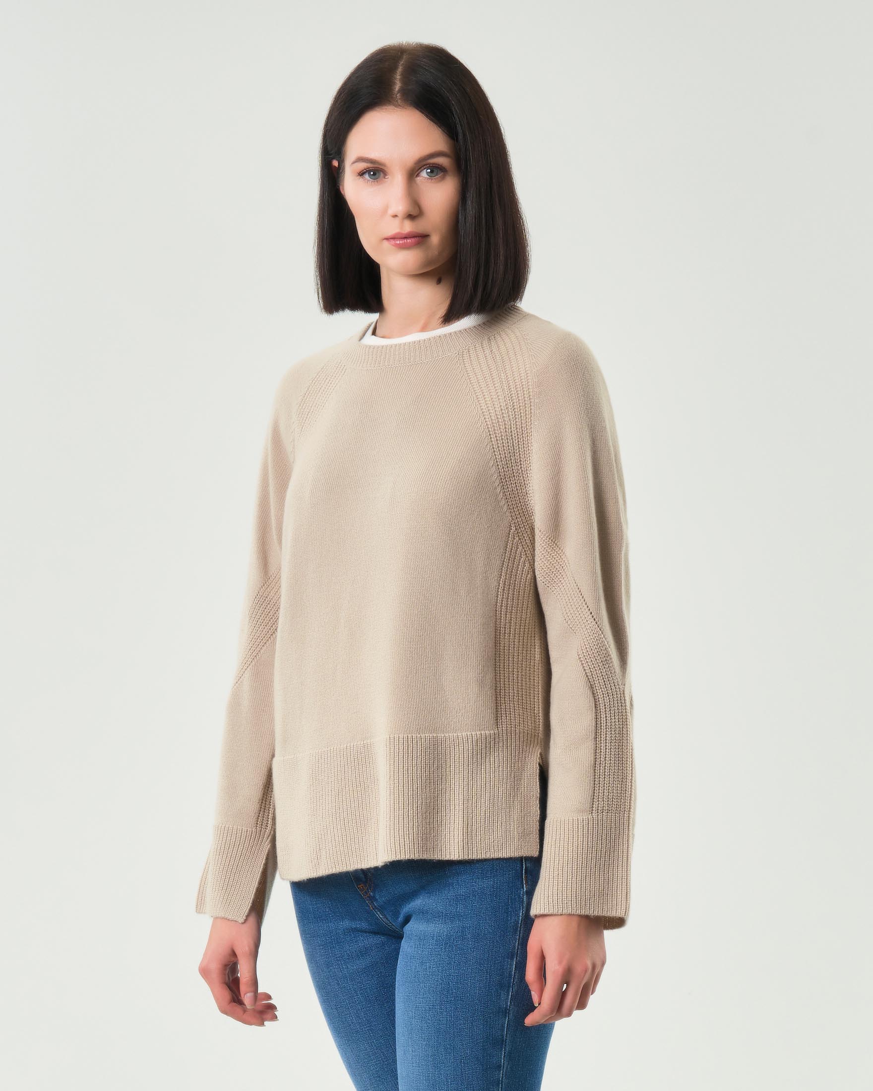 Maglia color sabbia Emme Marella in lana vergine con maniche raglan e lavorazione a coste sui fianchi