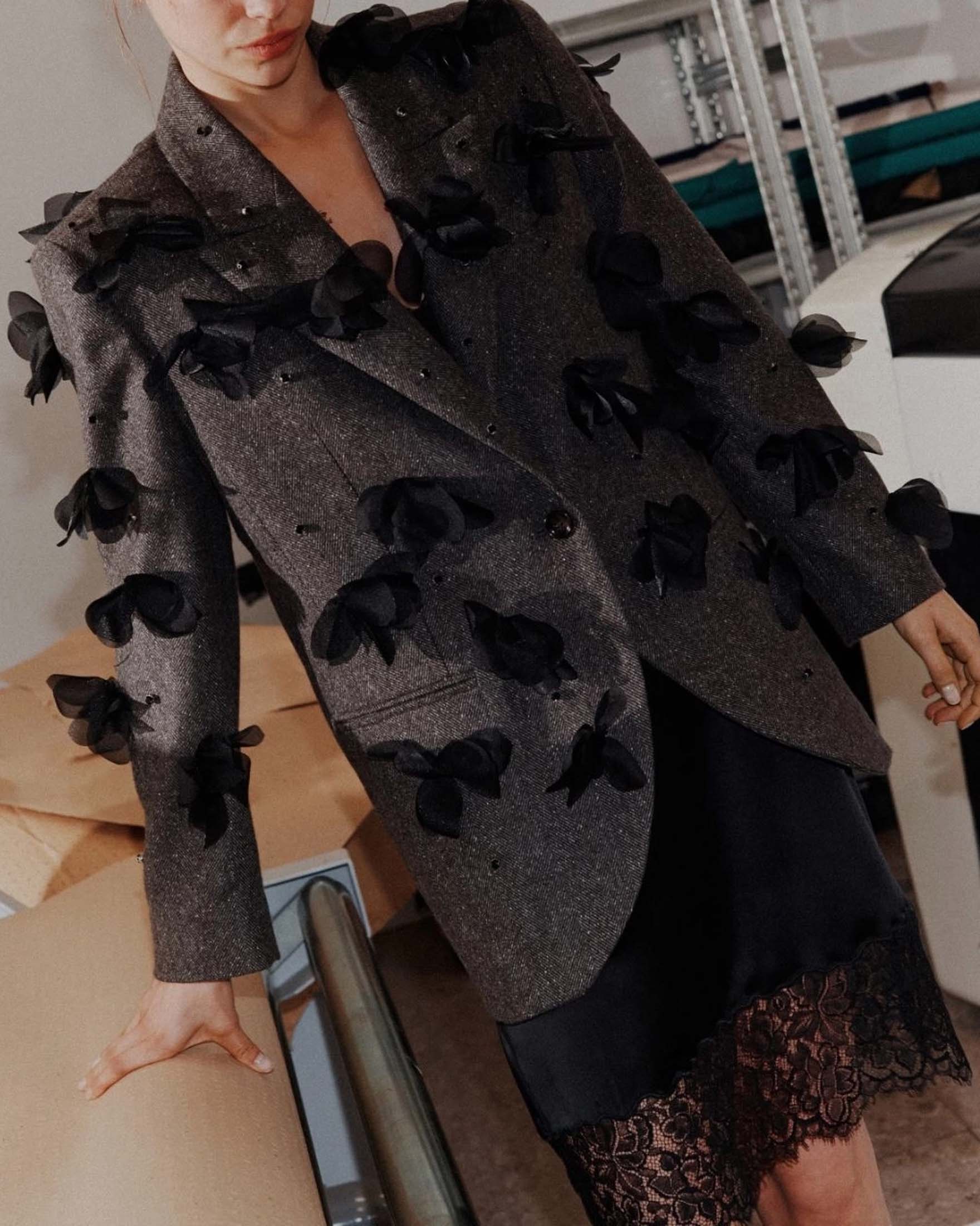 Blazer marrone in tweed Stella x Marella in lana vergine con fiocchi in tulle neri image