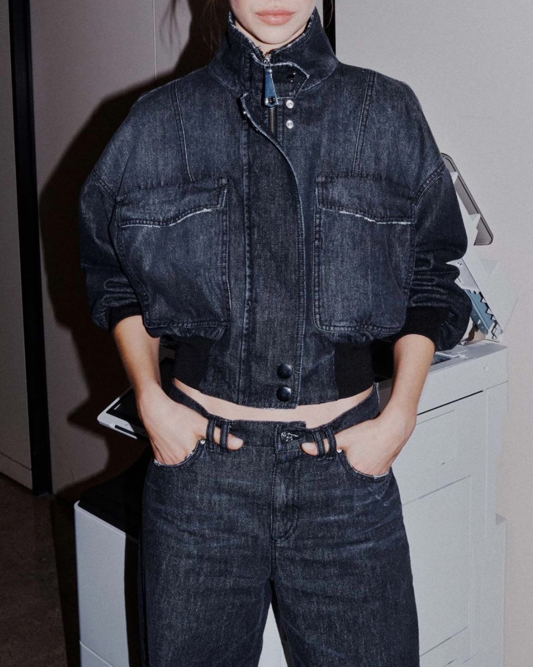 Giubbino corto Stella x Marella nero delavè in denim di cotone con collo alto e maxi tasche con patta image