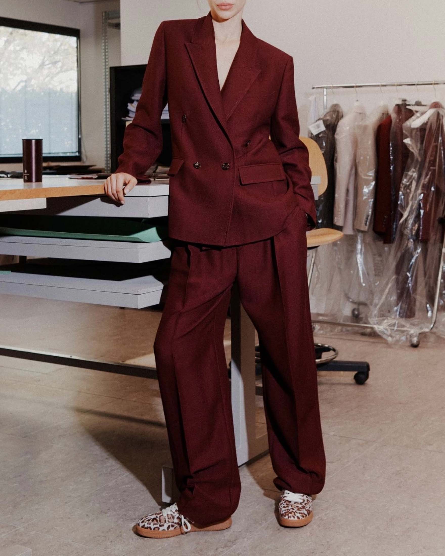 Pantaloni ampi bordeaux Stella x Marella in sablè di misto lana con doppia pinces in vita image