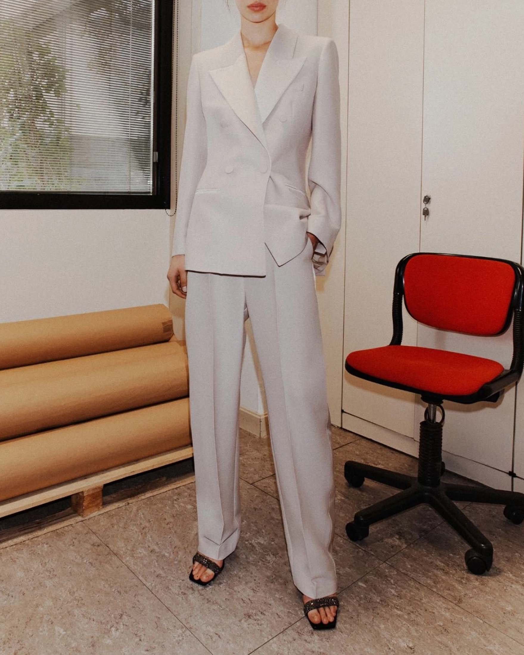 Pantaloni color avorio barrel leg Stella x Marella in sablè di lana e viscosa con passanti laterali in raso image