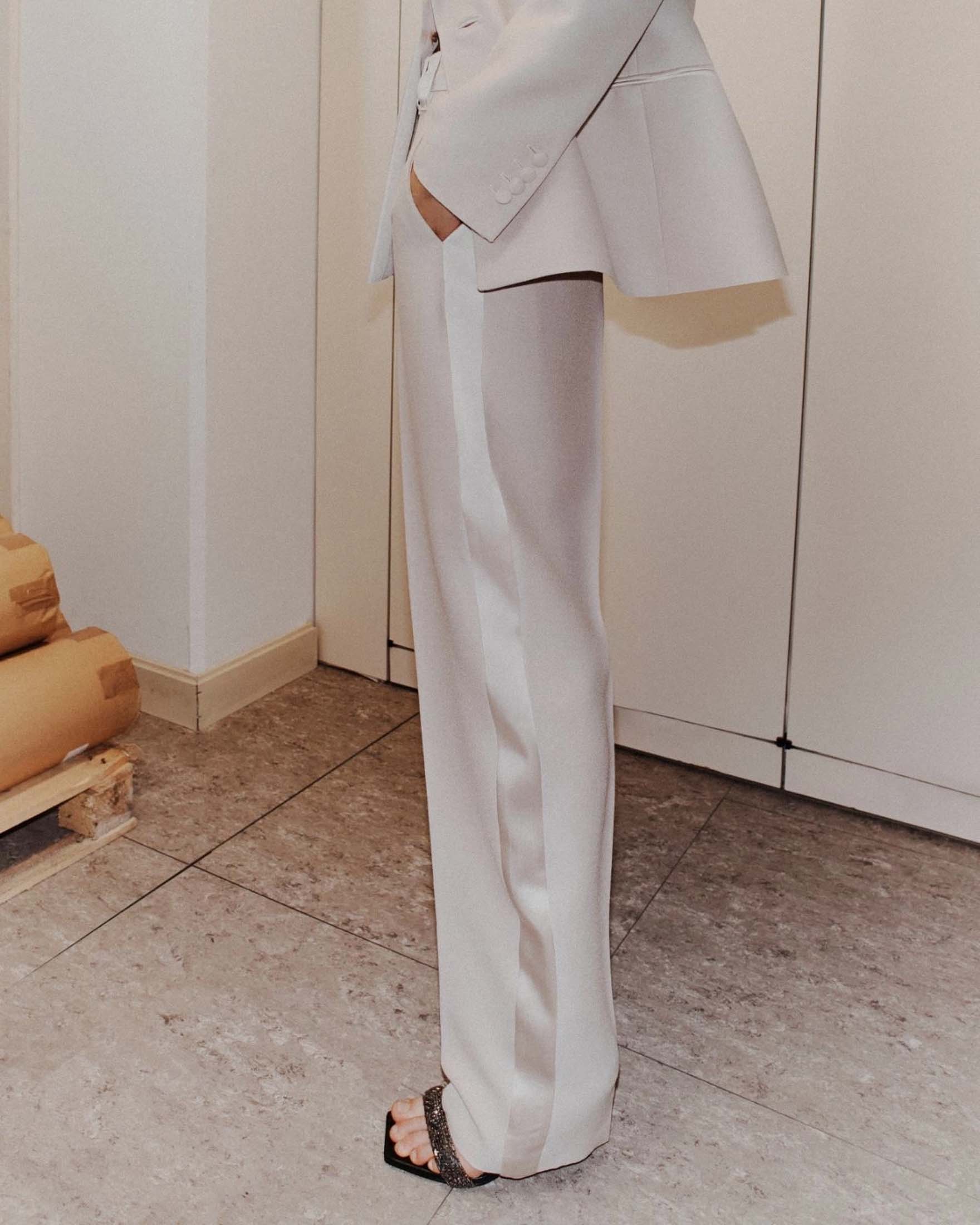 Pantaloni color avorio barrel leg Stella x Marella in sablè di lana e viscosa con passanti laterali in raso