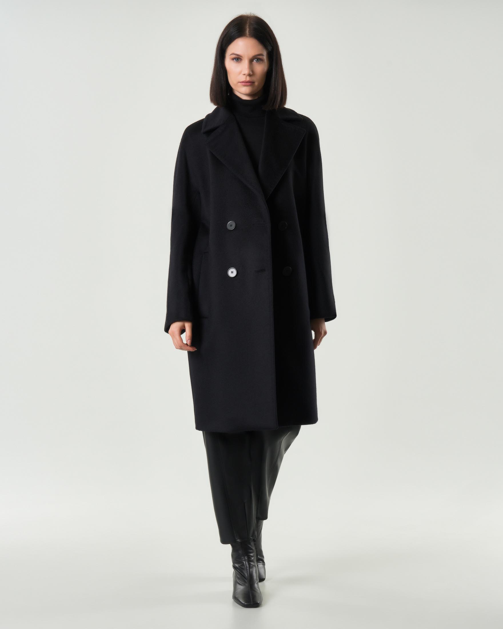 Cappotto nero doppiopetto Max Mara Studio in drap di pura lana con scollo a rever