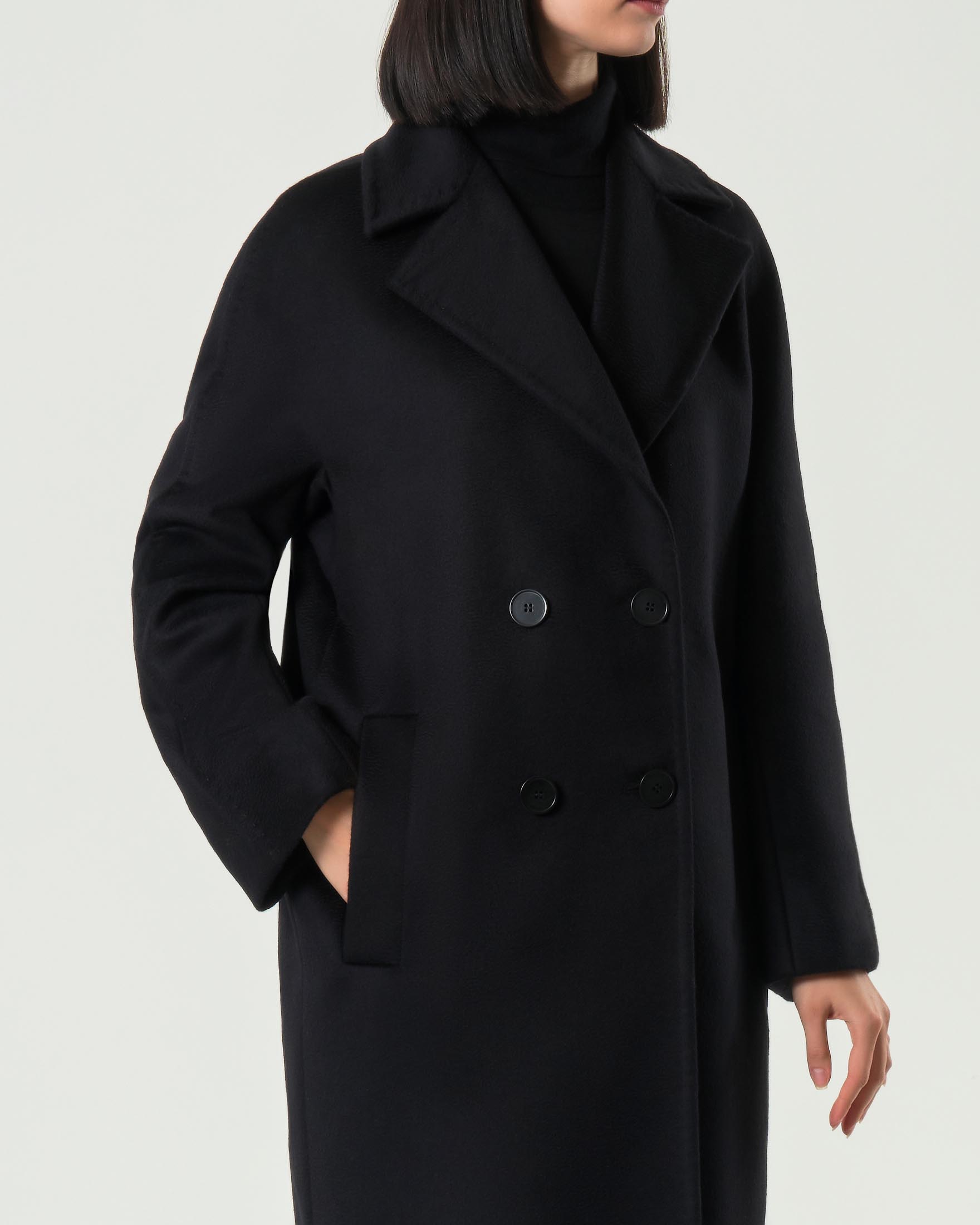 Cappotto nero doppiopetto Max Mara Studio in drap di pura lana con scollo a rever image