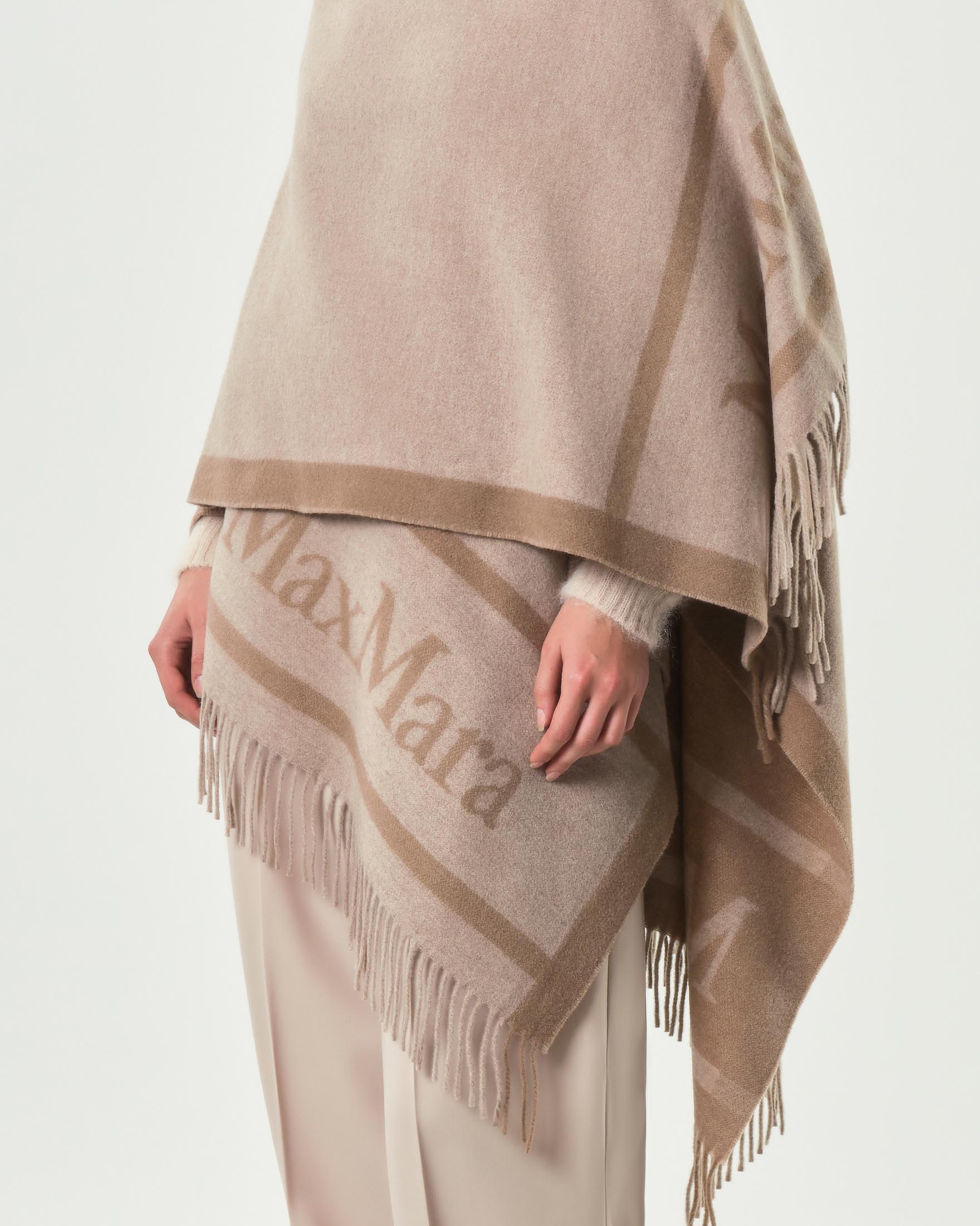 Mantella color sabbia Max Mara Studio in pura lana a motivo jacquard logato color tortora image