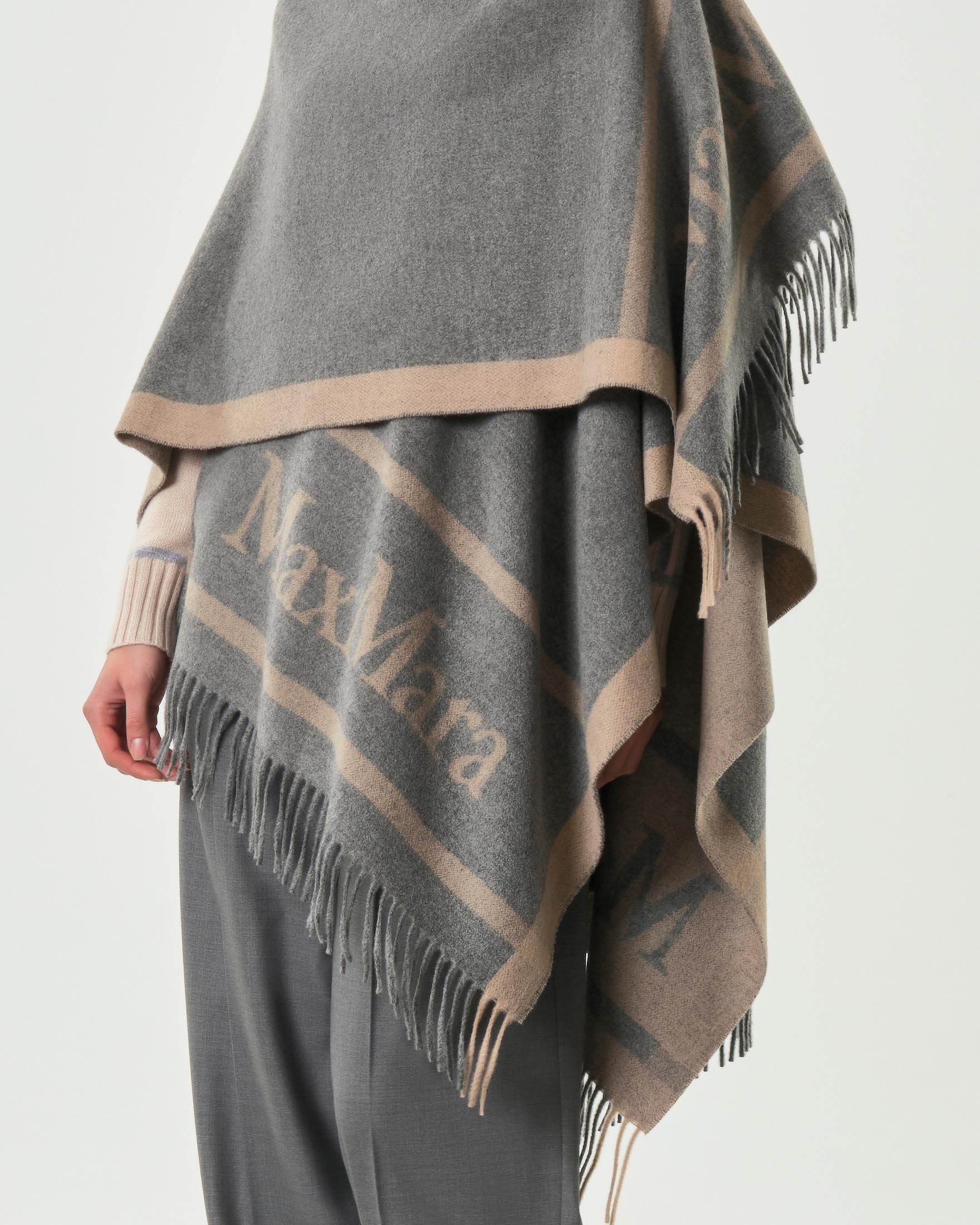 Mantella grigia Max Mara Studio in pura lana a motivo jacquard logato color sabbia image