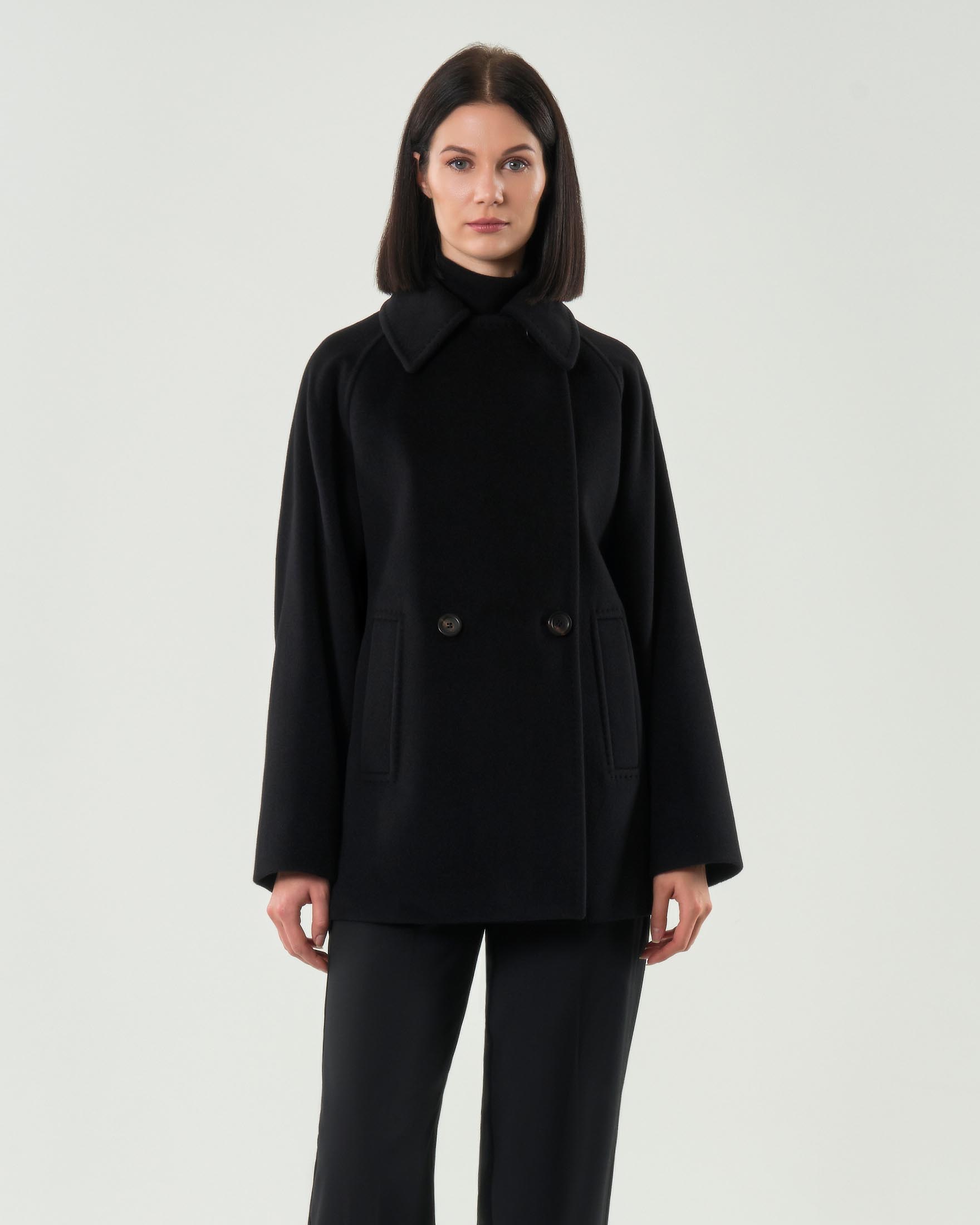 Cappotto nero doppiopetto Max Mara Studio oversize in beaver di pura lana con scollo a rever