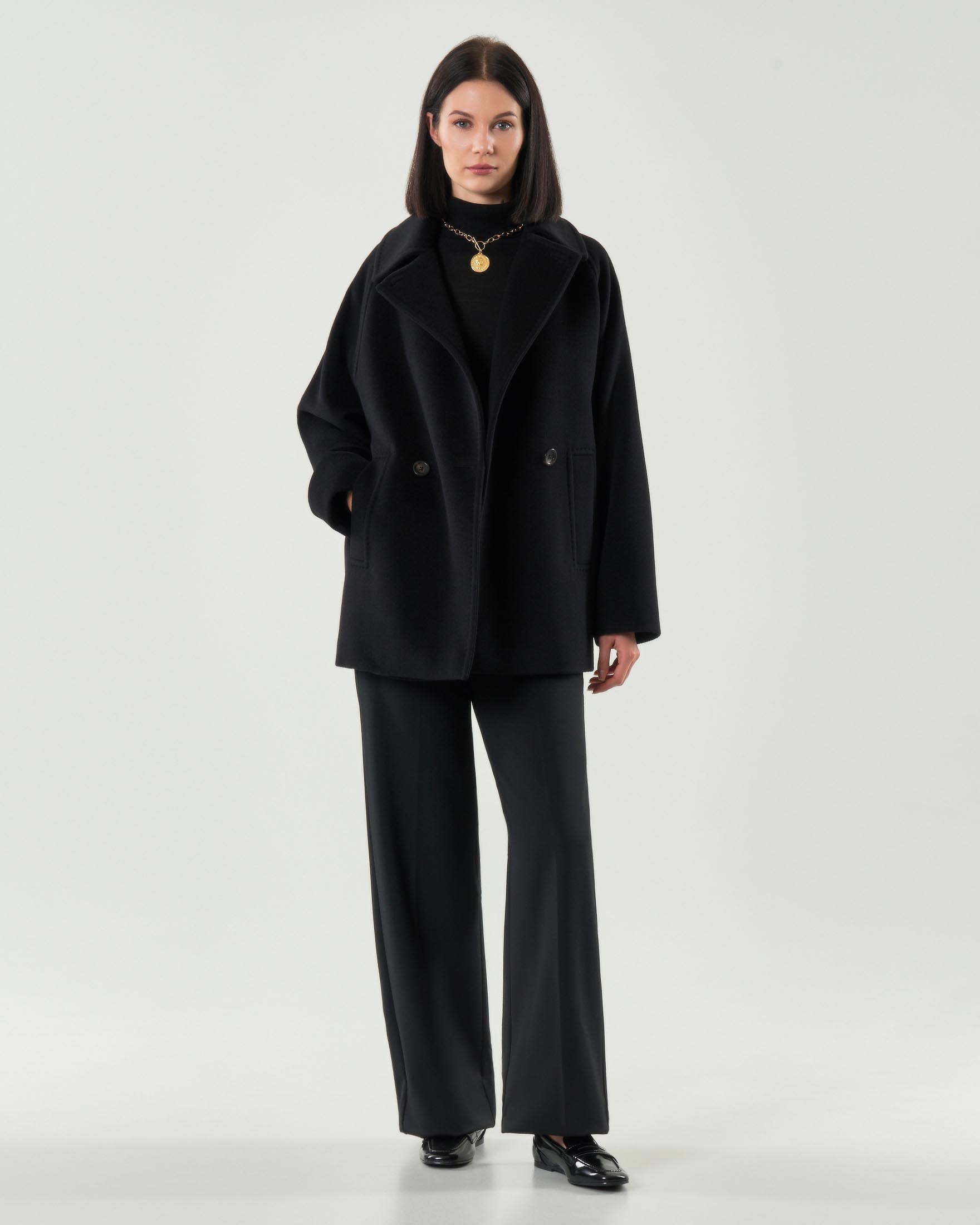 Cappotto nero doppiopetto Max Mara Studio oversize in beaver di pura lana con scollo a rever image