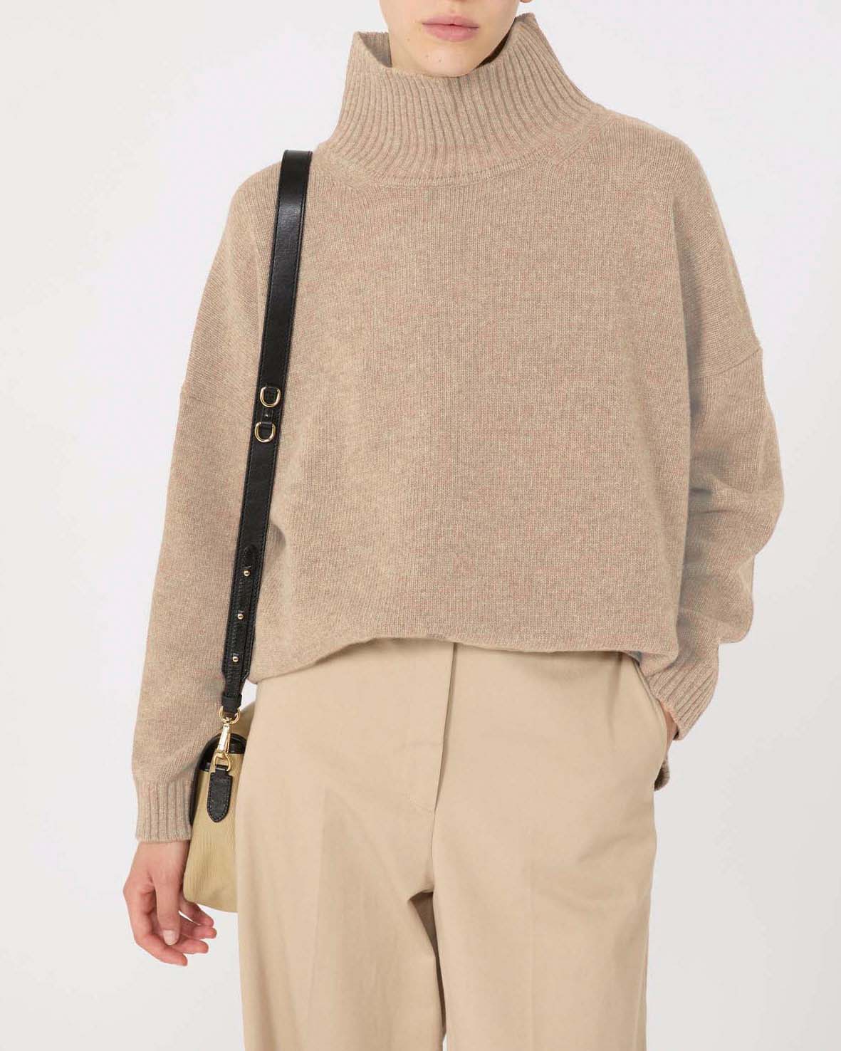Maglia a collor alto color noce Weekend Max Mara in pura lana vergine