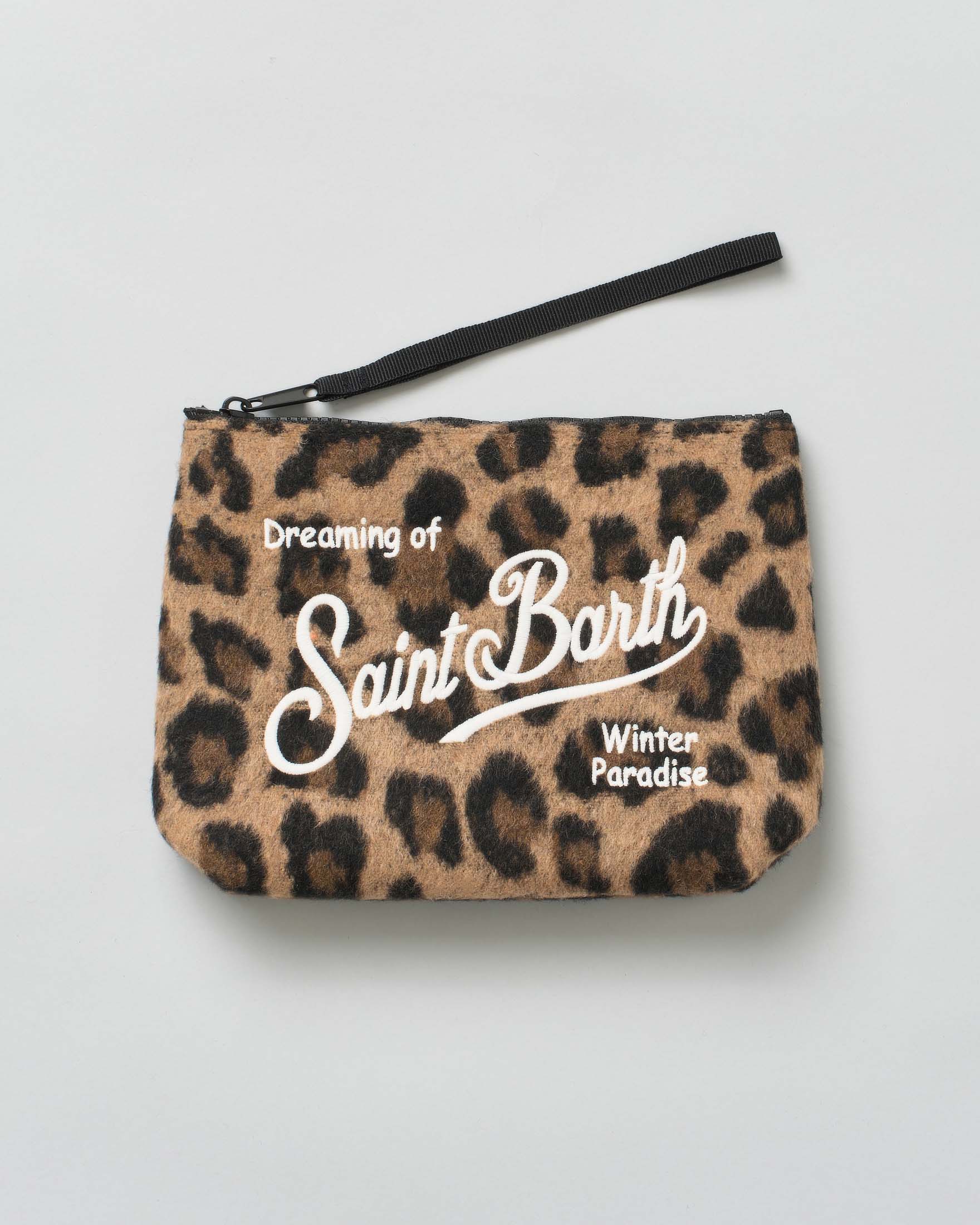 Pochette Aline MC2 Saint Barth in feltro a fantasia leopardata con scritta logo ricamata a contrasto