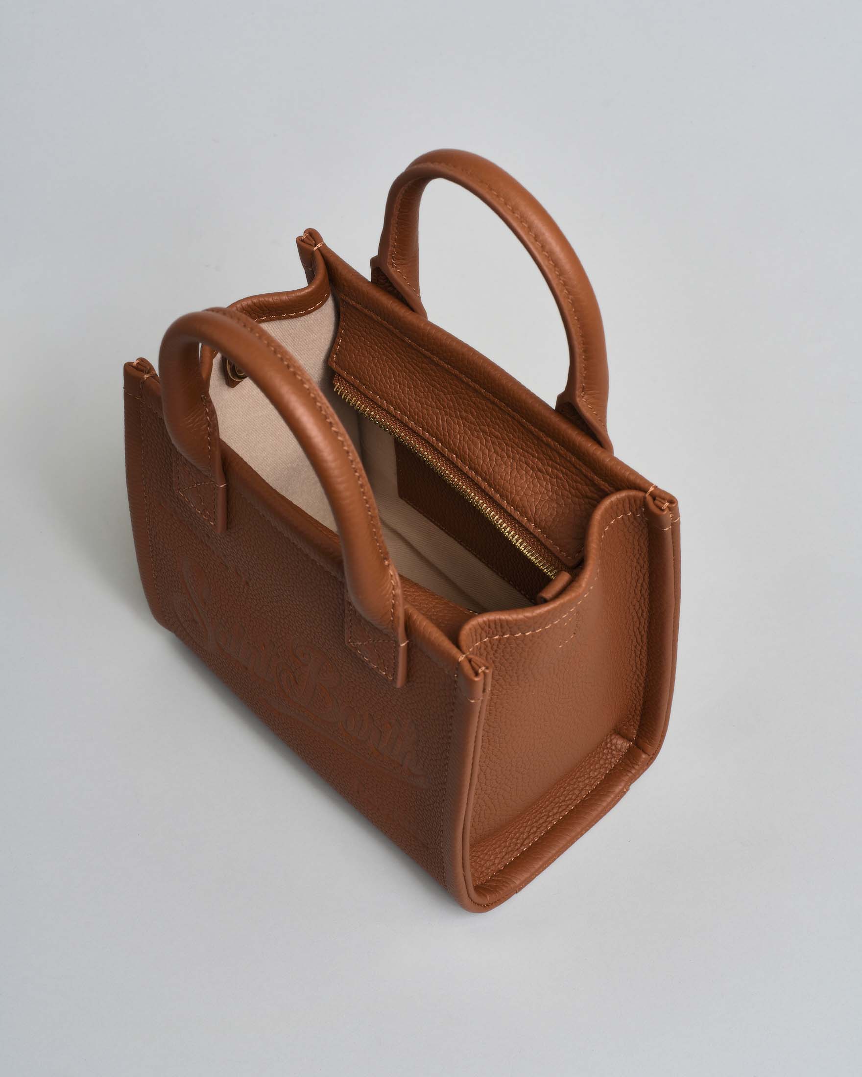 Borsa mini Vanity MC2 Saint Barth color cuoio in pelle martellata con scritta logo impressa image