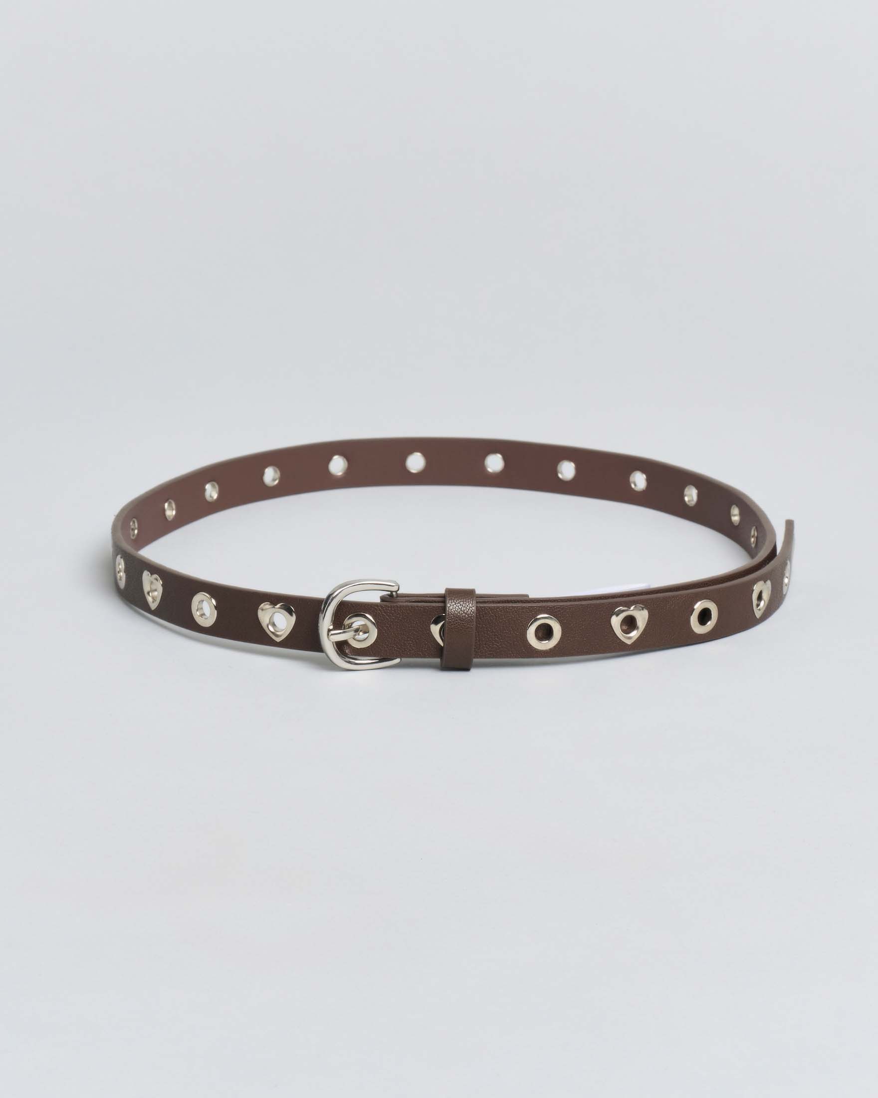 Cintura sottile marrone Hlo! in similpelle liscia con borchie in metallo tonde e a cuore