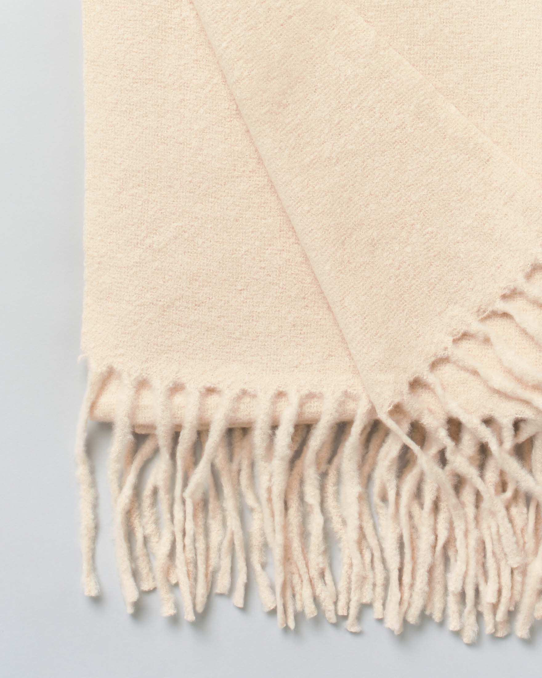 Stola beige Hlo! con frange sul fondo in tessuto effetto mohair image