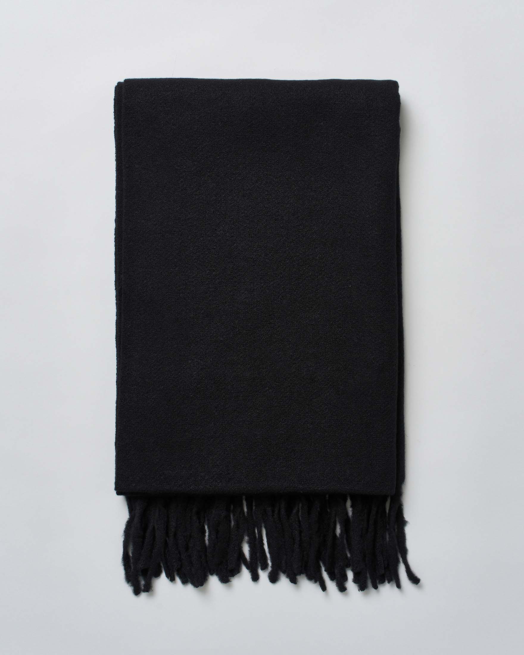 Stola nera Hlo! con frange sul fondo in tessuto effetto mohair
