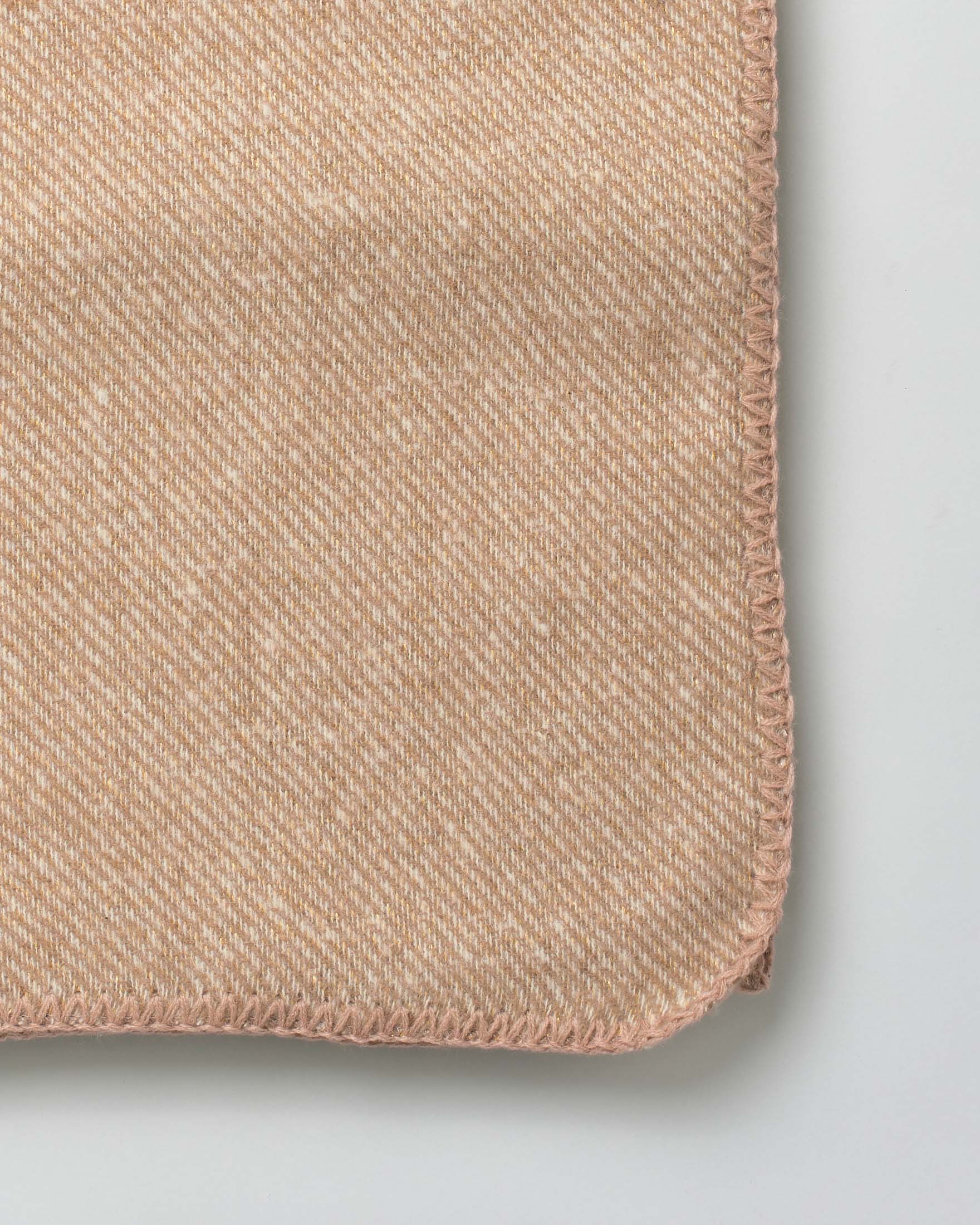 Sciarpa color cammello Hlo! in misto viscosa a fantasia diagonale beige image