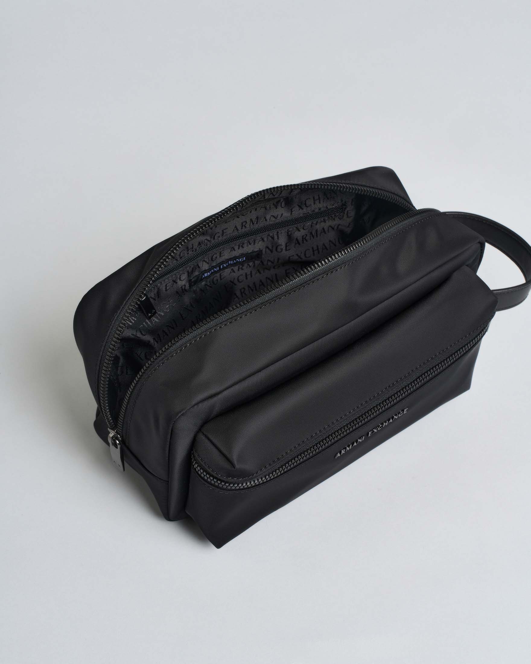 Beauty case Armani Exchange nero in nylon impermeabile image