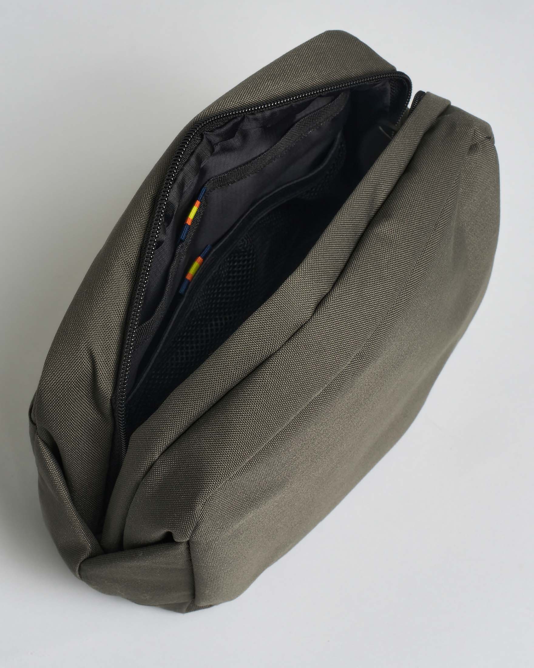 Beauty case K-way Travis verde militare in cordura impermeabile image