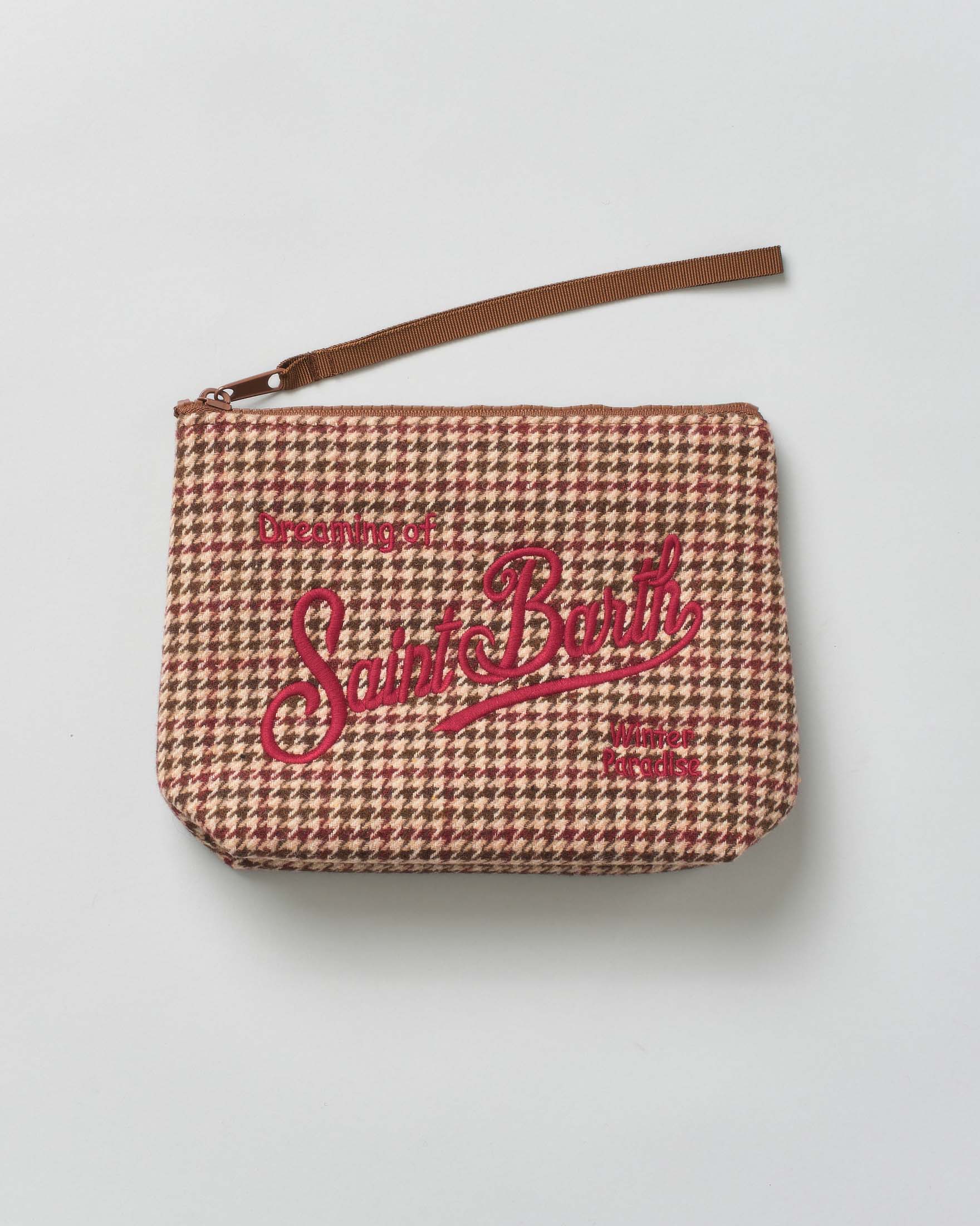 Pochette Aline cammello in tessuto a effetto lana pied de poule con logo bordeaux ricamato fronte e retro