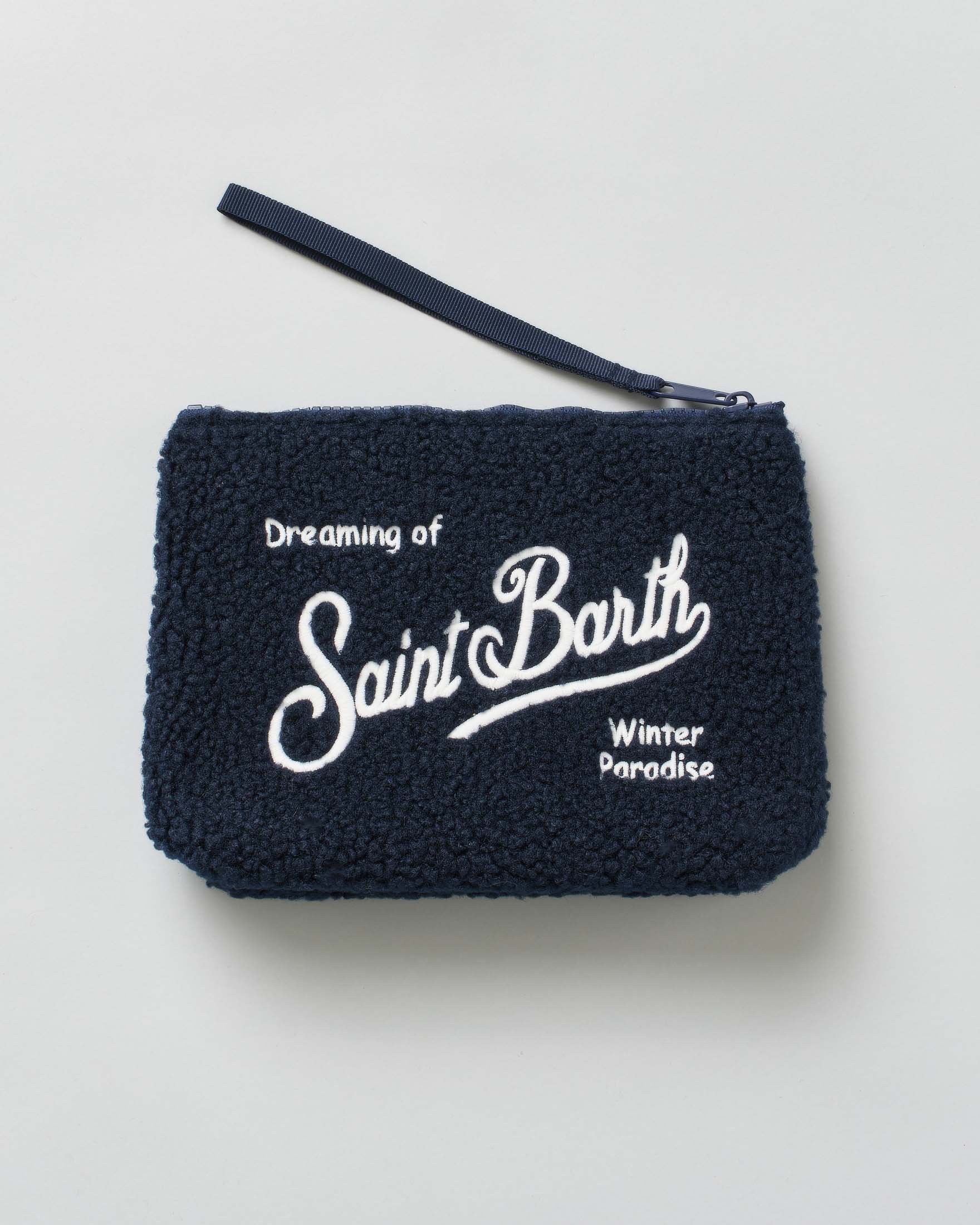 Pochette Aline Teddy blu in sherpa con logo bianco ricamato fronte e retro image